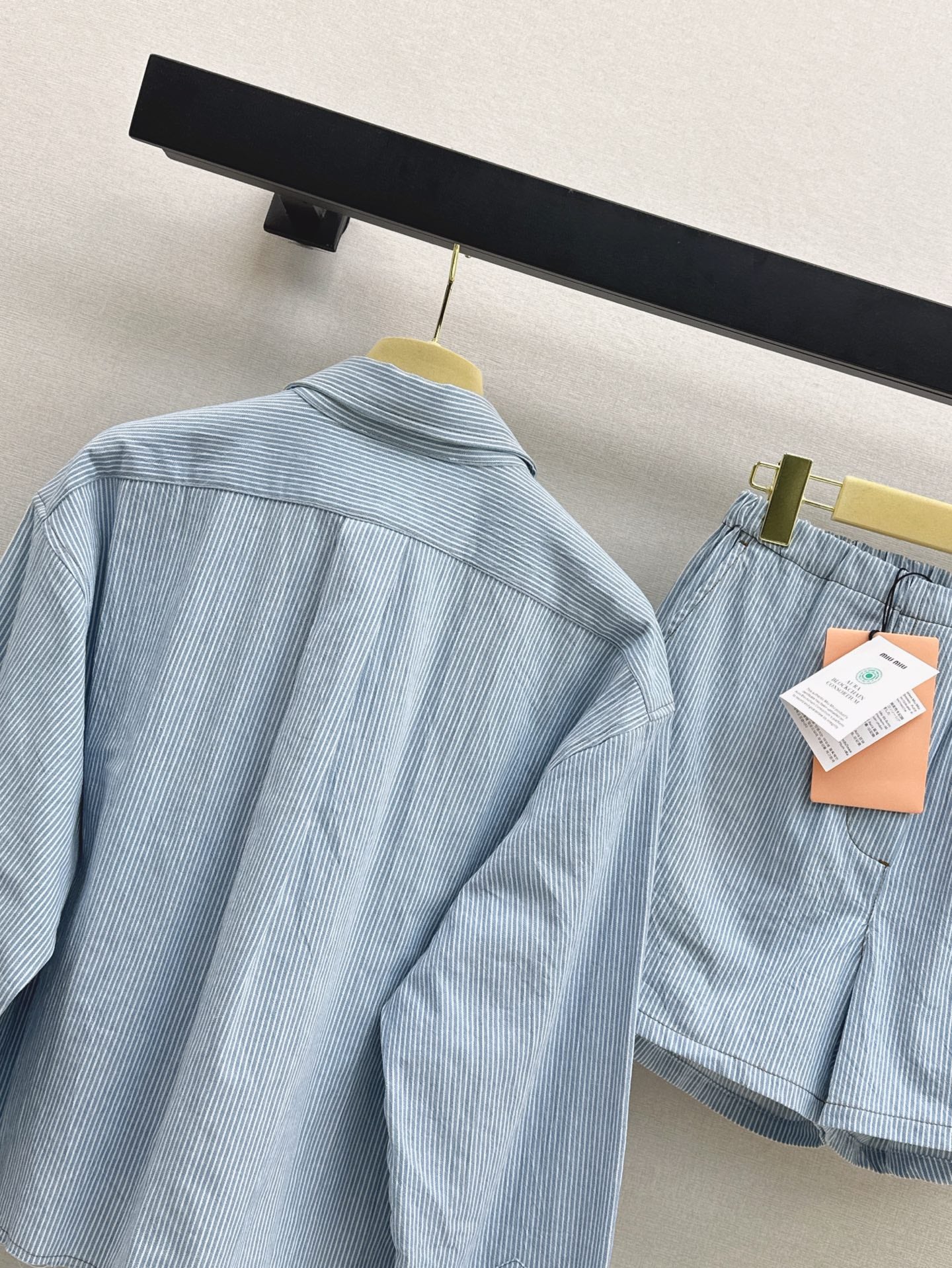 M*u 25ss raw edge cropped denim shirt