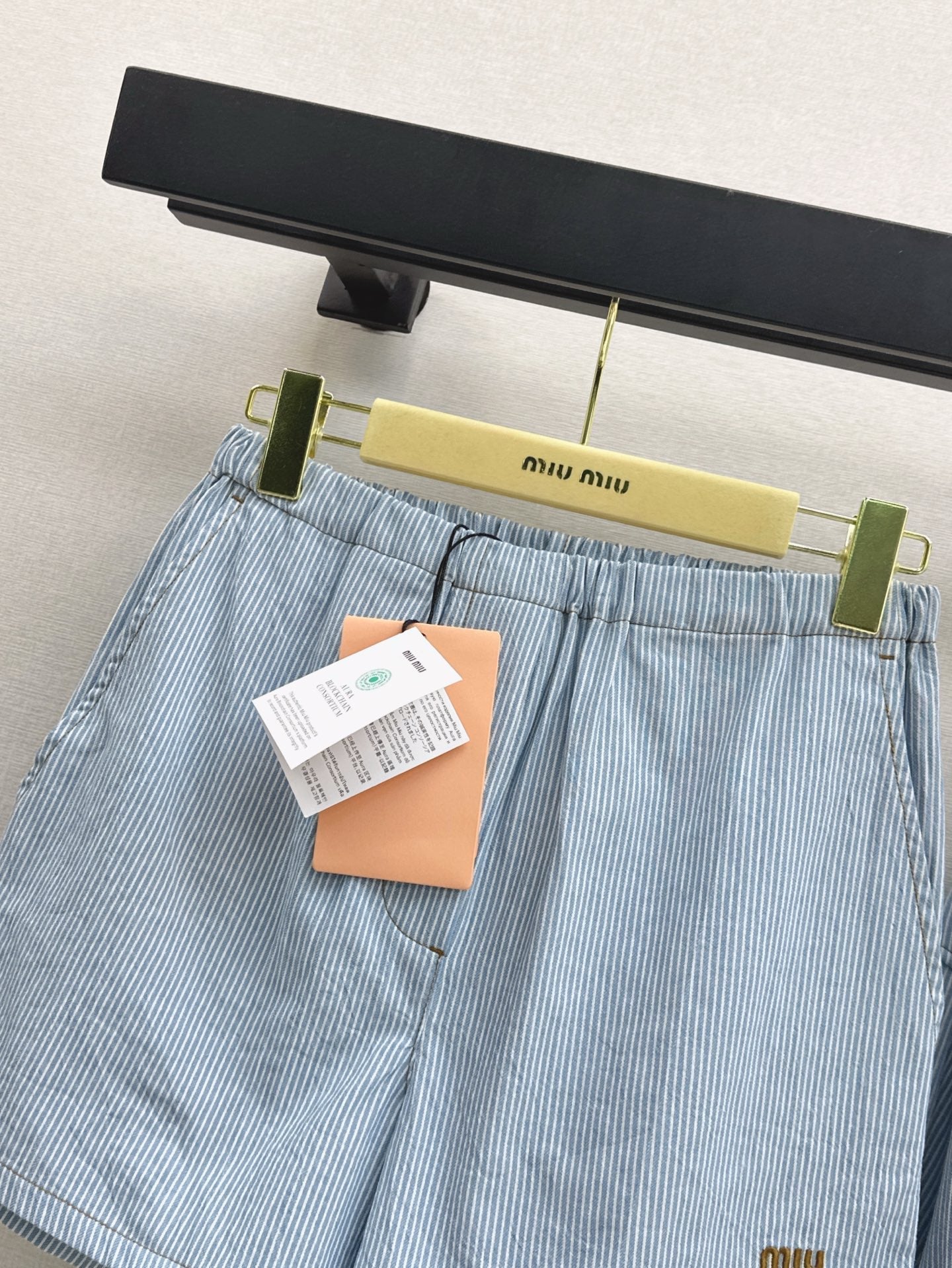 M*u 25ss raw edge cropped denim shirt