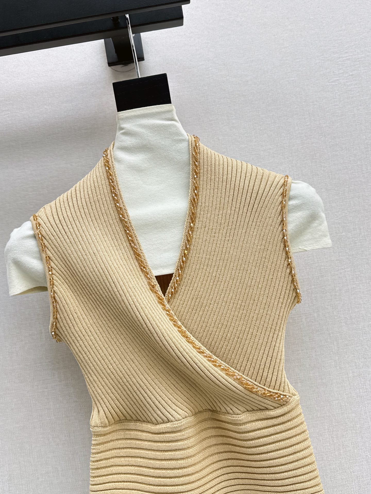 Balm* 25ss beaded sleeveless knitted top