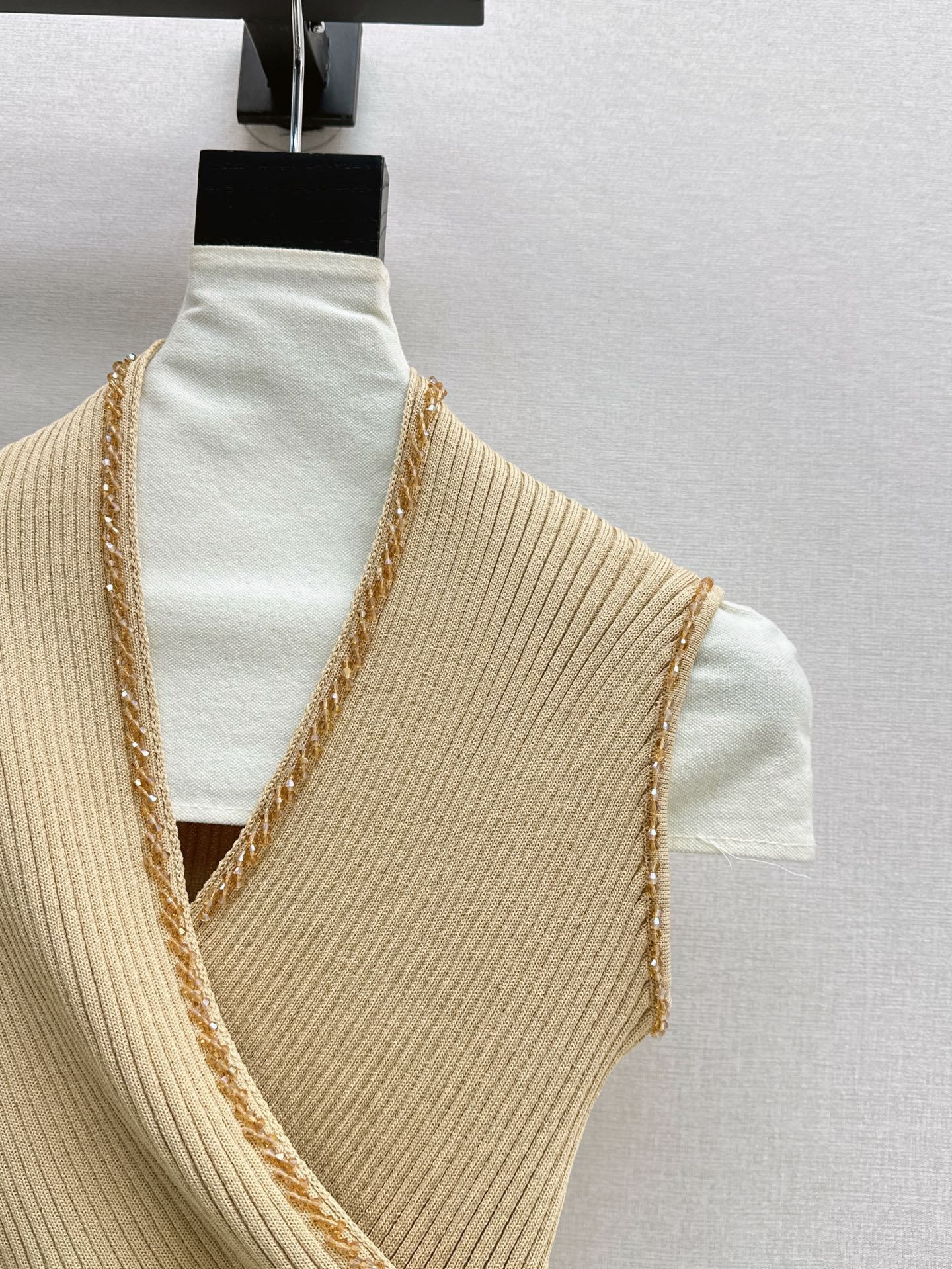 Balm* 25ss beaded sleeveless knitted top