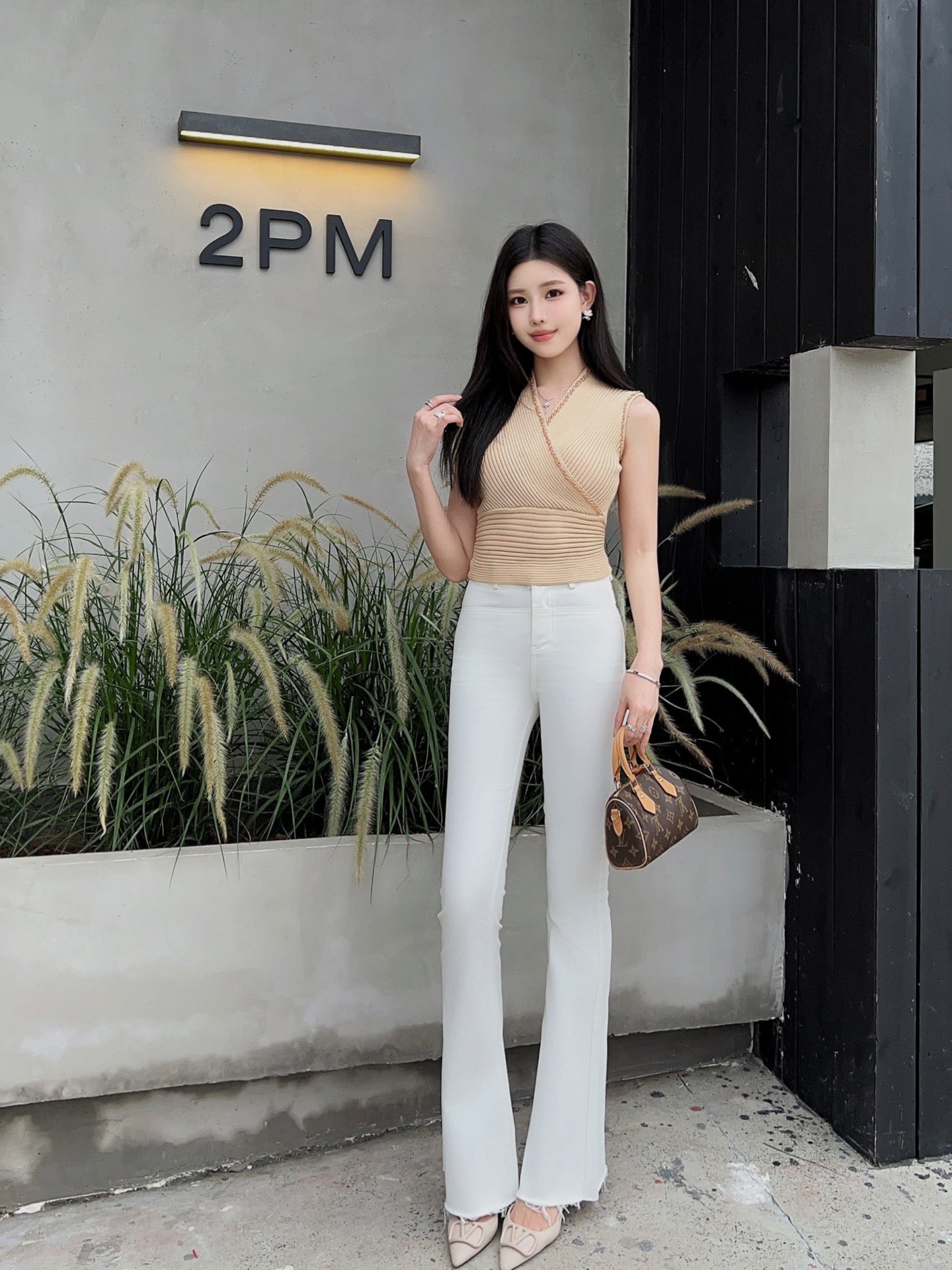 Balm* 25ss beaded sleeveless knitted top