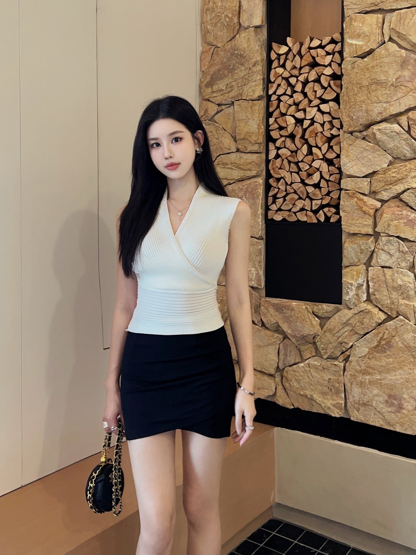 Balm* 25ss beaded sleeveless knitted top