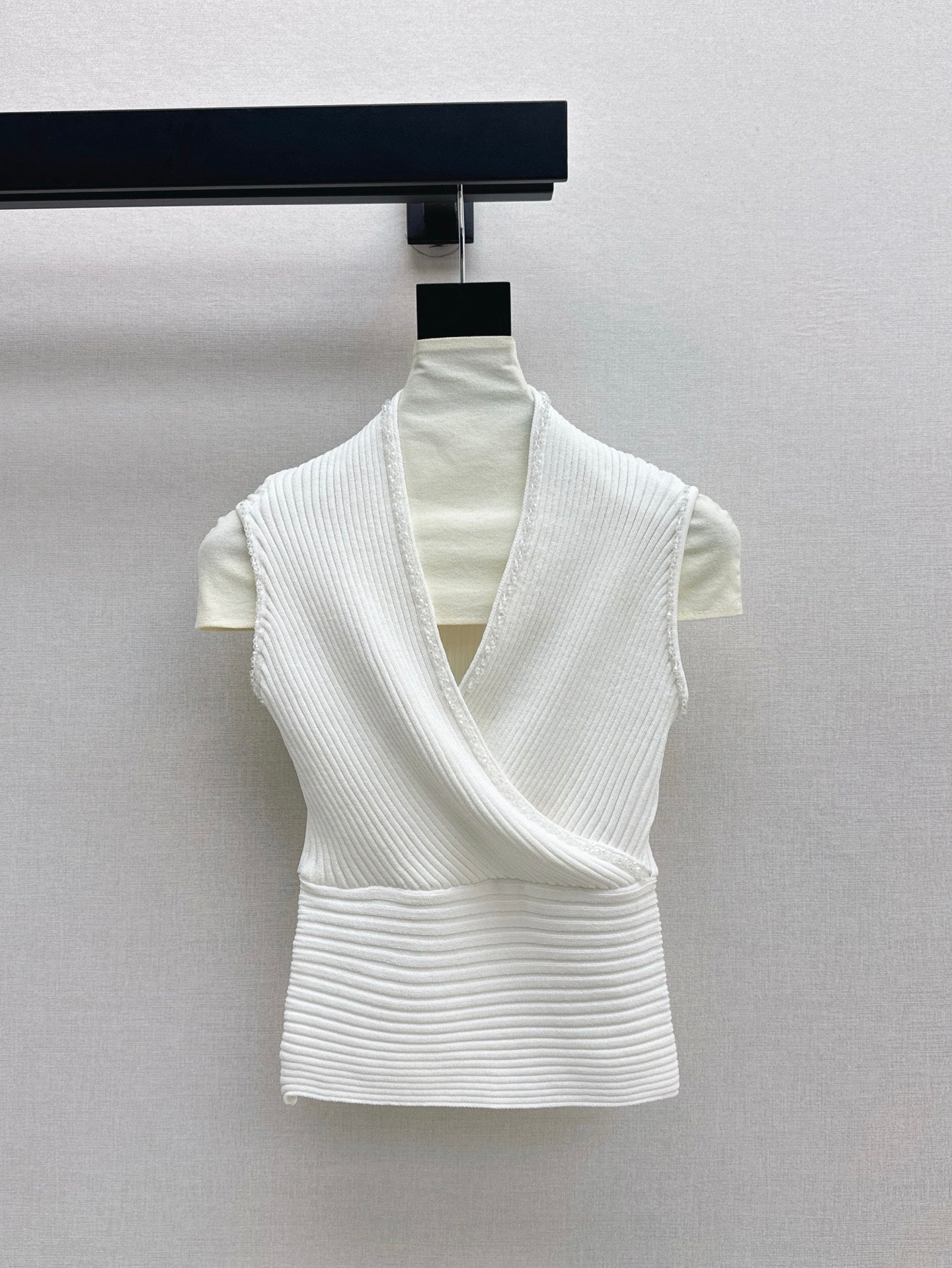 Balm* 25ss beaded sleeveless knitted top