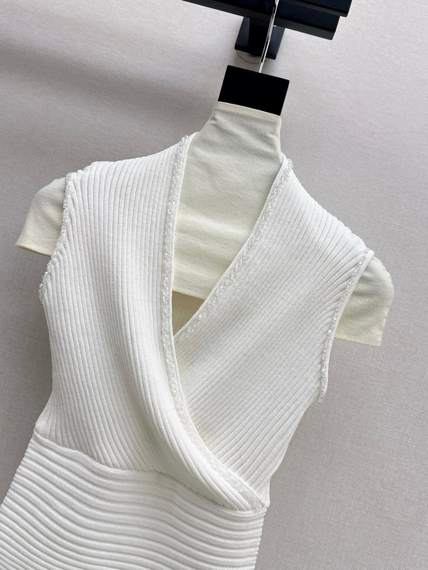 Balm* 25ss beaded sleeveless knitted top