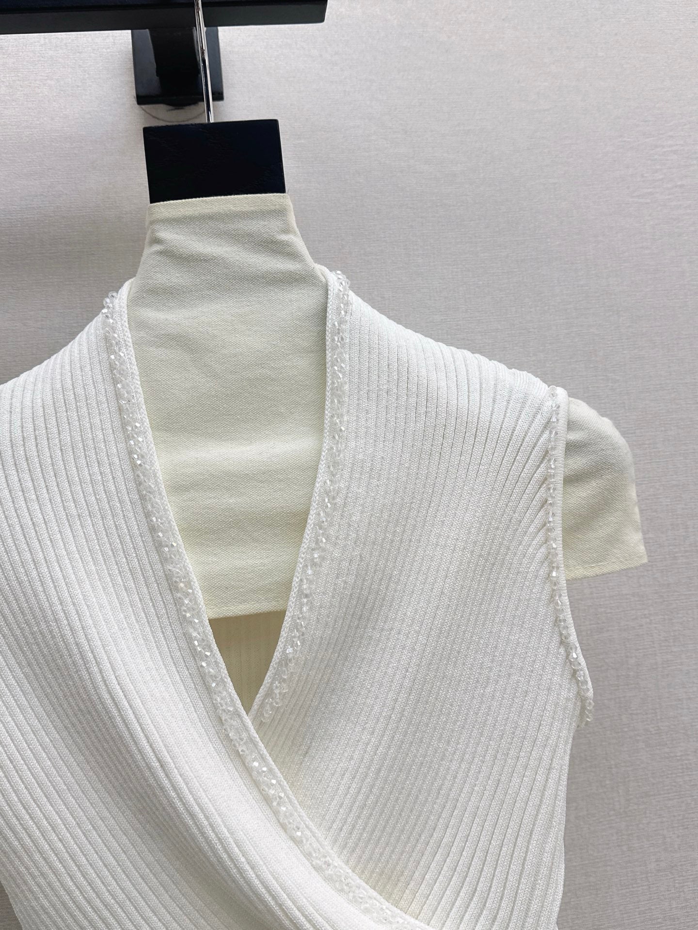 Balm* 25ss beaded sleeveless knitted top