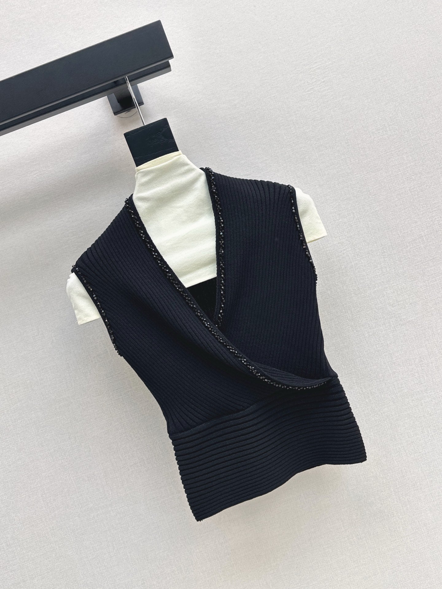 Balm* 25ss beaded sleeveless knitted top