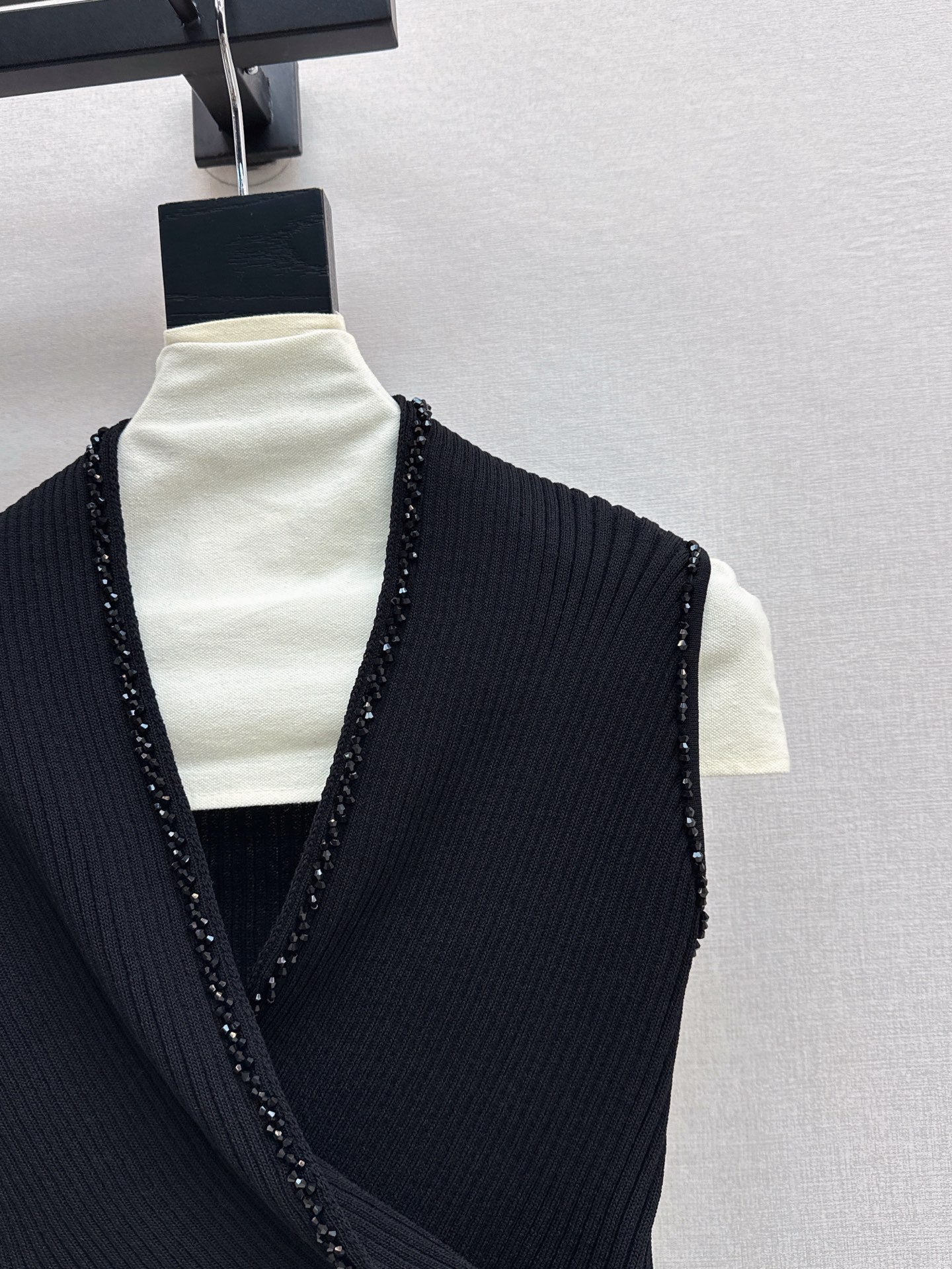 Balm* 25ss beaded sleeveless knitted top