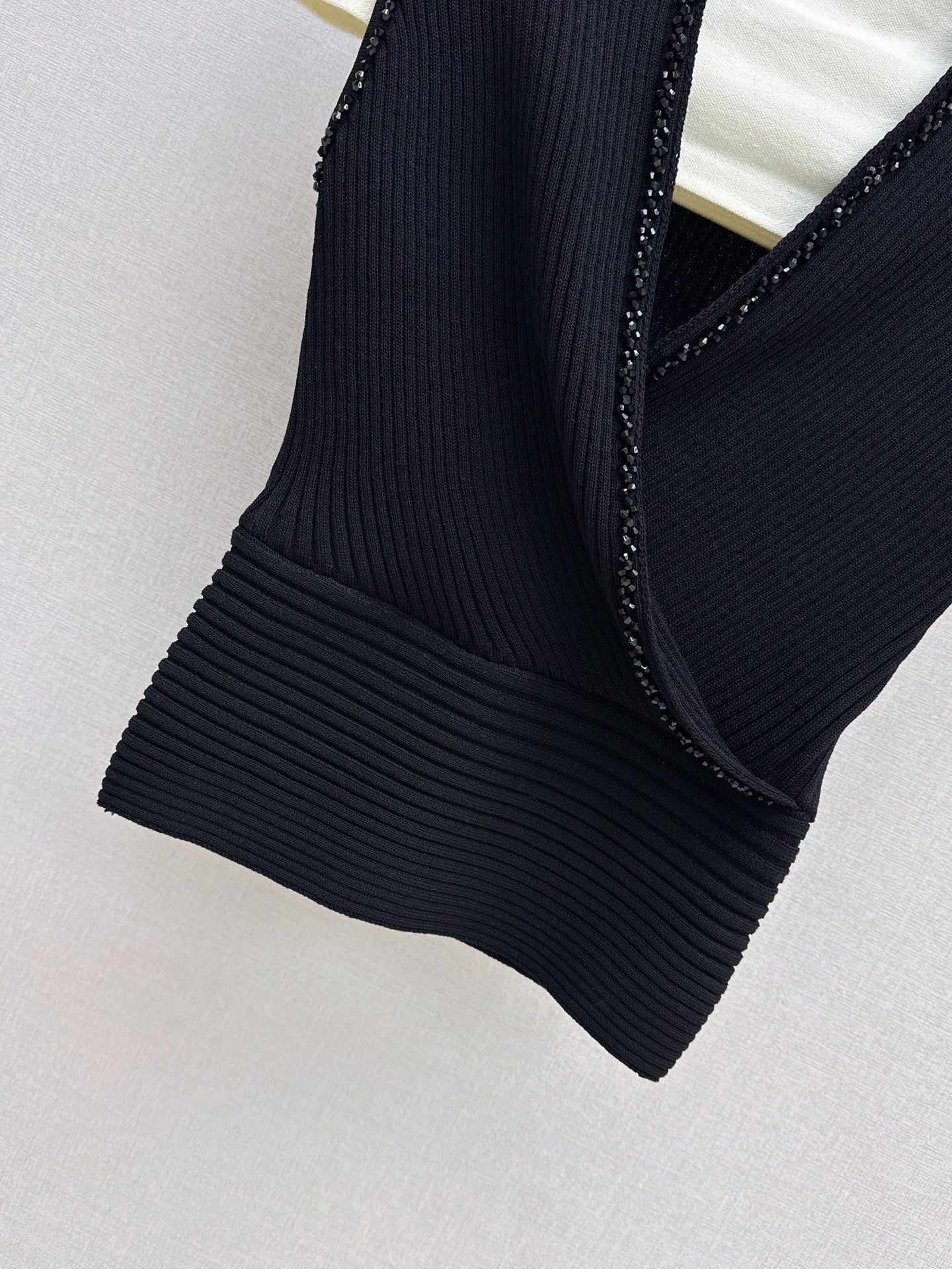 Balm* 25ss beaded sleeveless knitted top