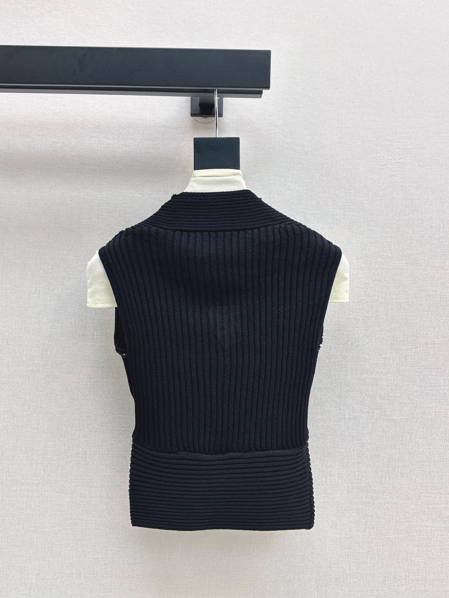 Balm* 25ss beaded sleeveless knitted top