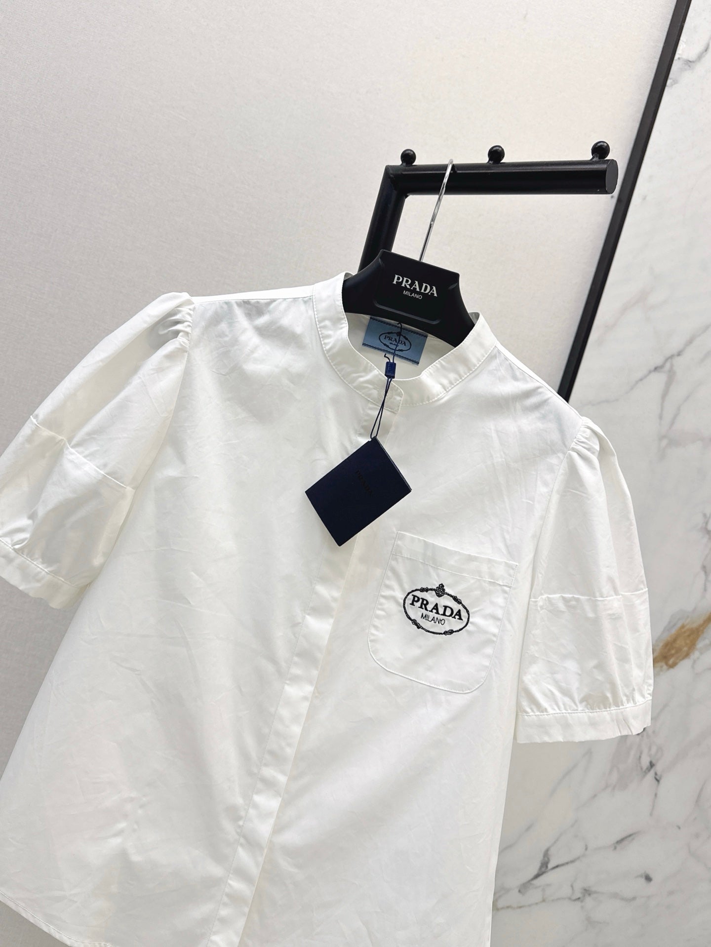 Pra* 25ss embroidered crop shirt