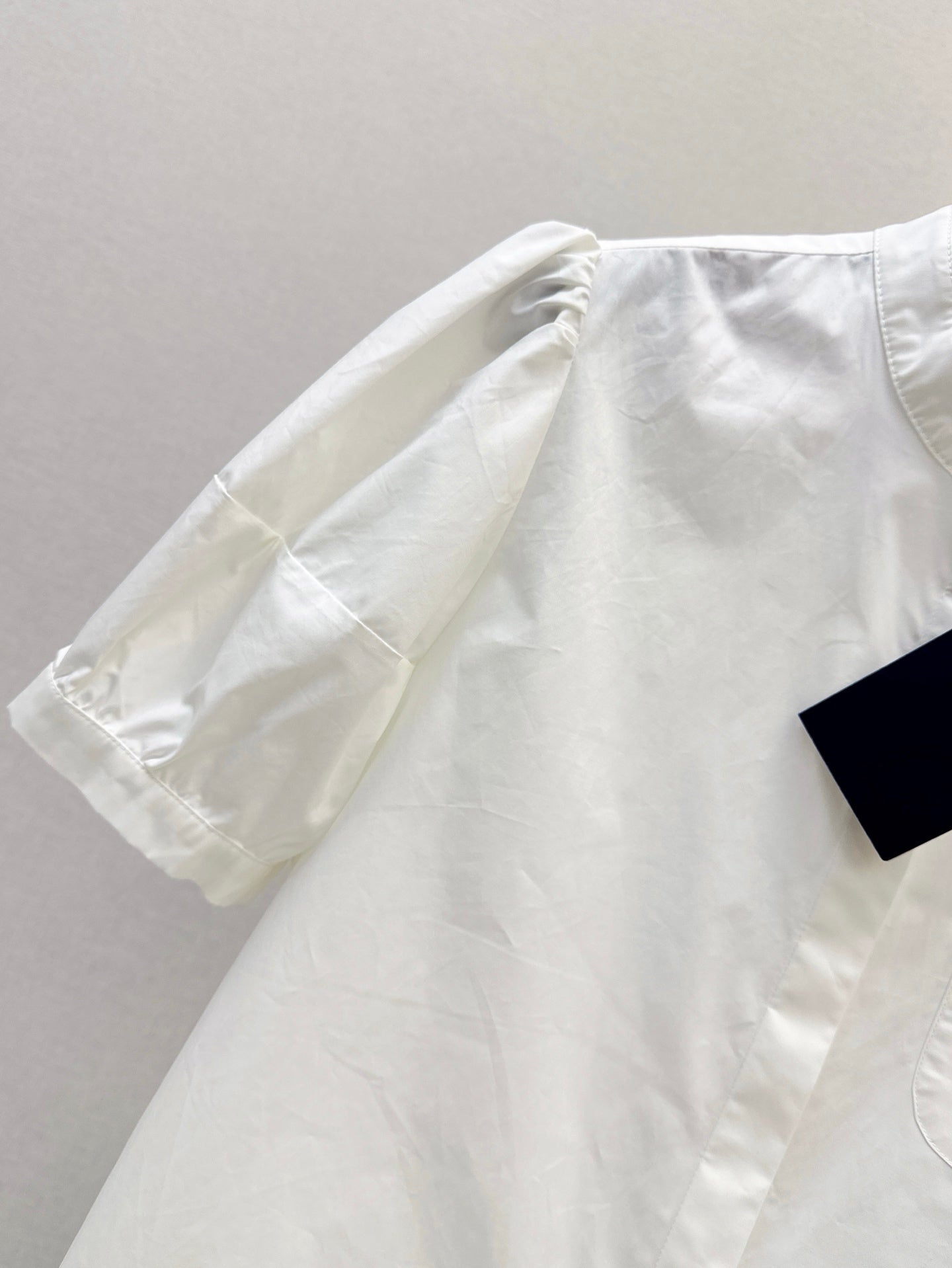 Pra* 25ss embroidered crop shirt