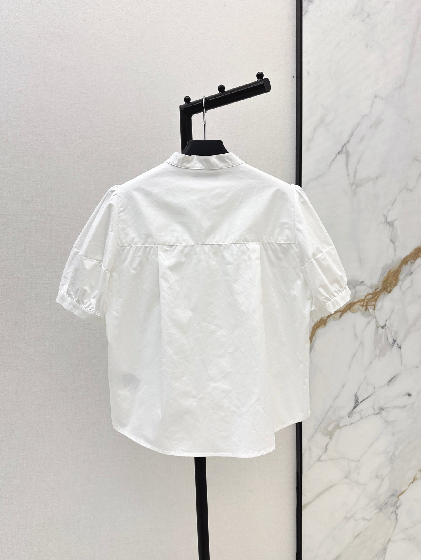 Pra* 25ss embroidered crop shirt