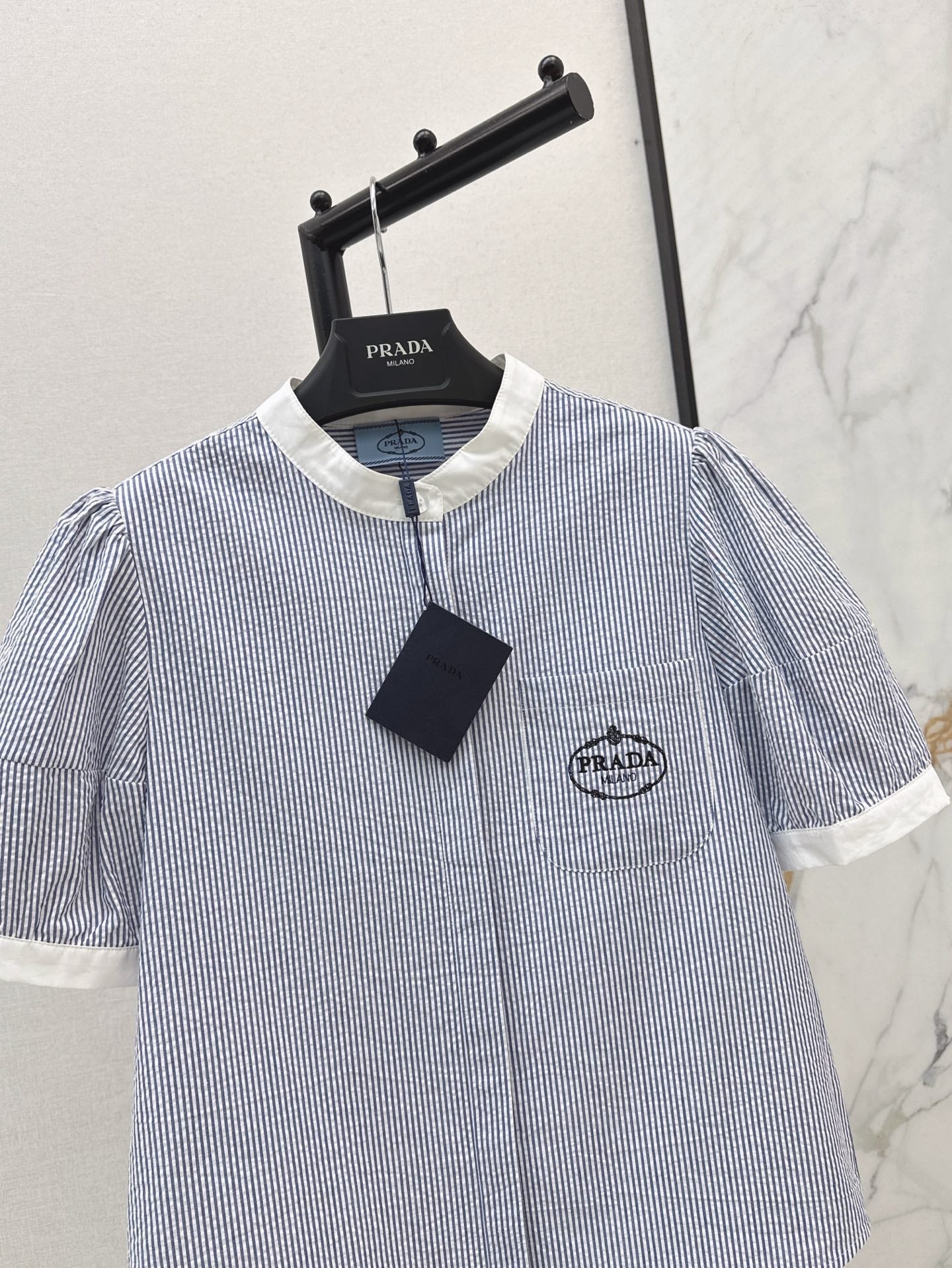 Pra* 25ss embroidered crop shirt