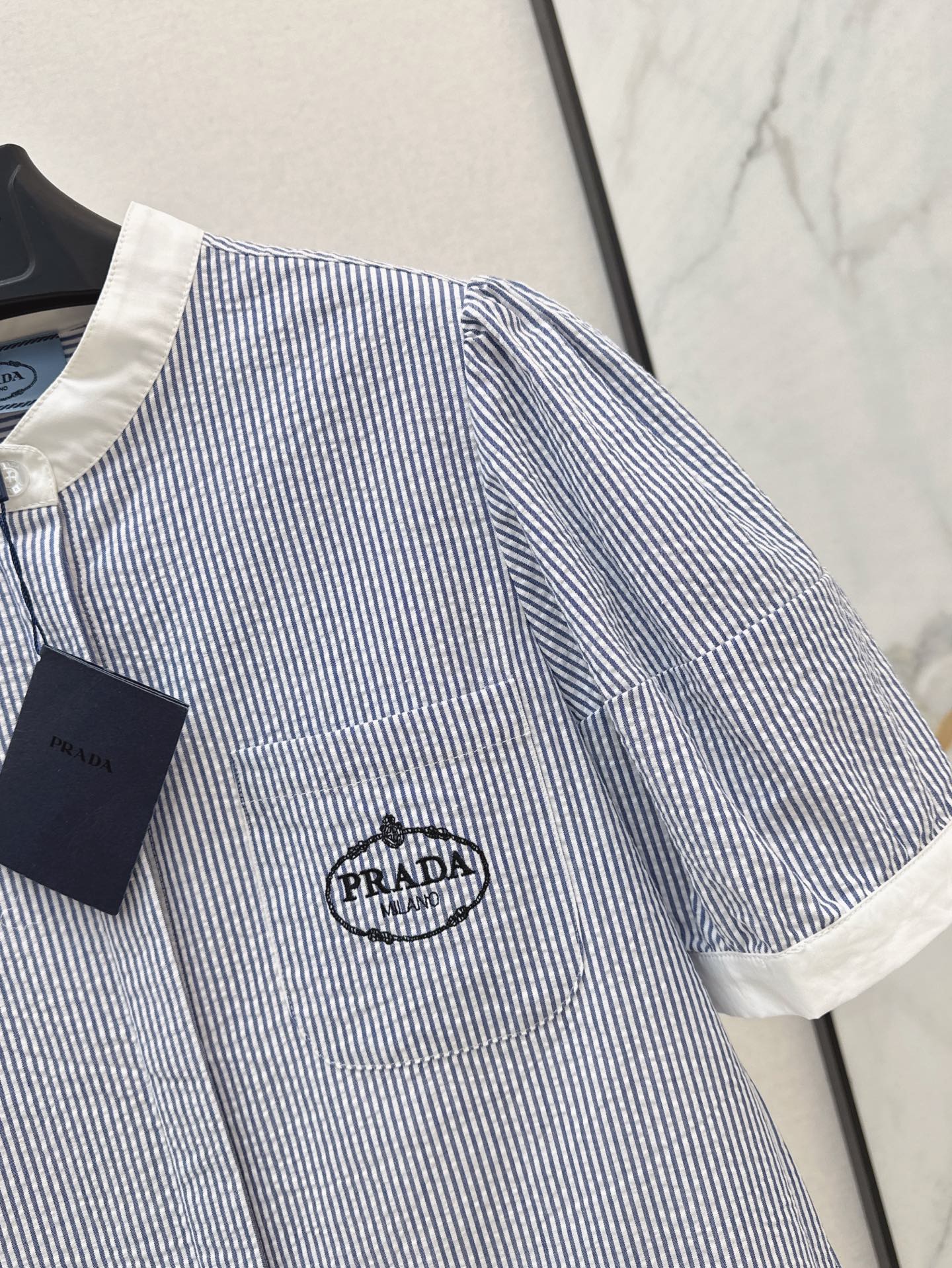 Pra* 25ss embroidered crop shirt