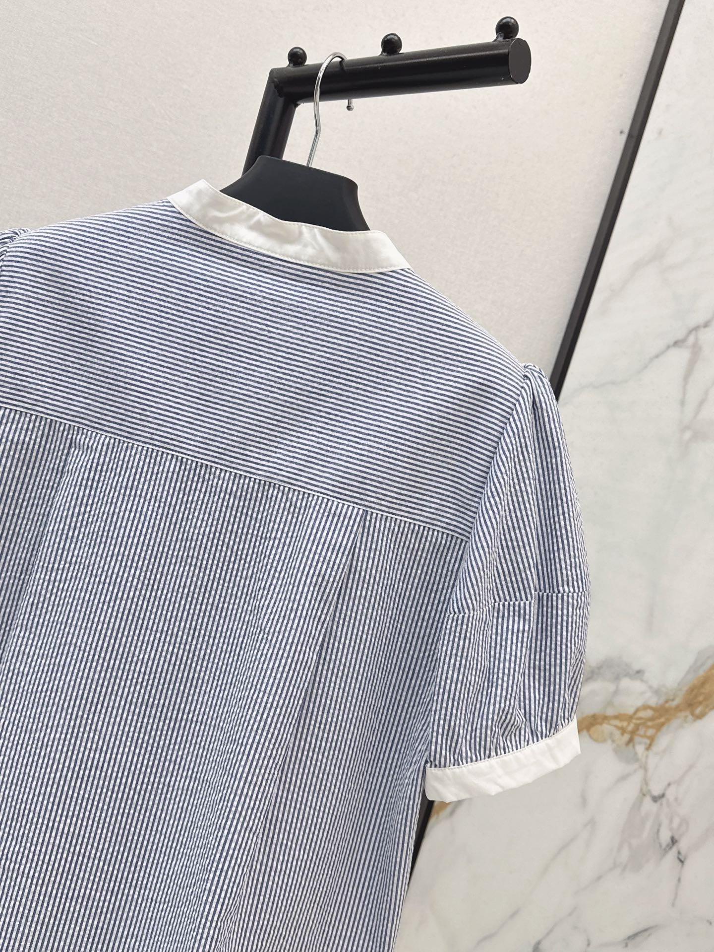 Pra* 25ss embroidered crop shirt