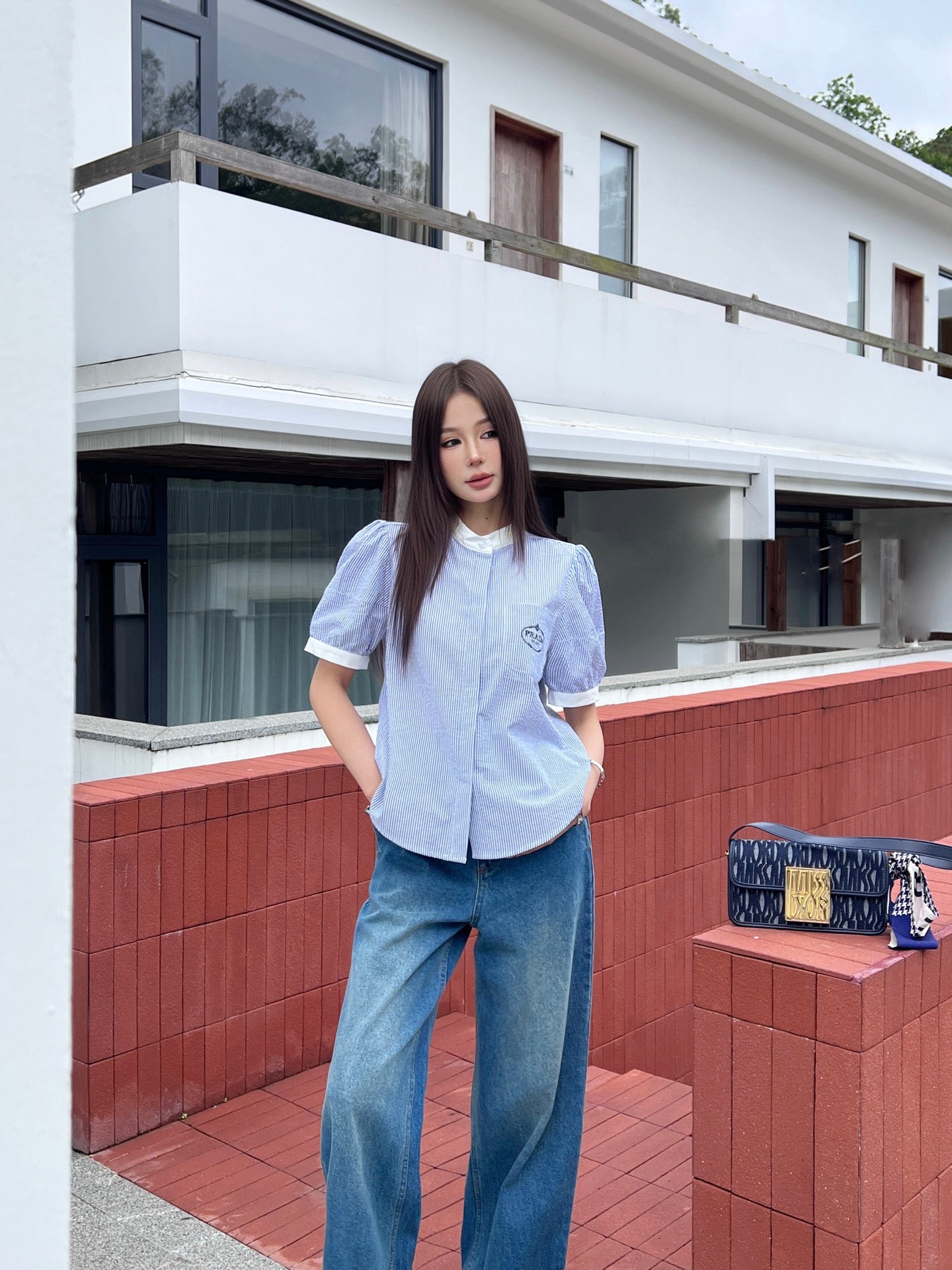 Pra* 25ss embroidered crop shirt