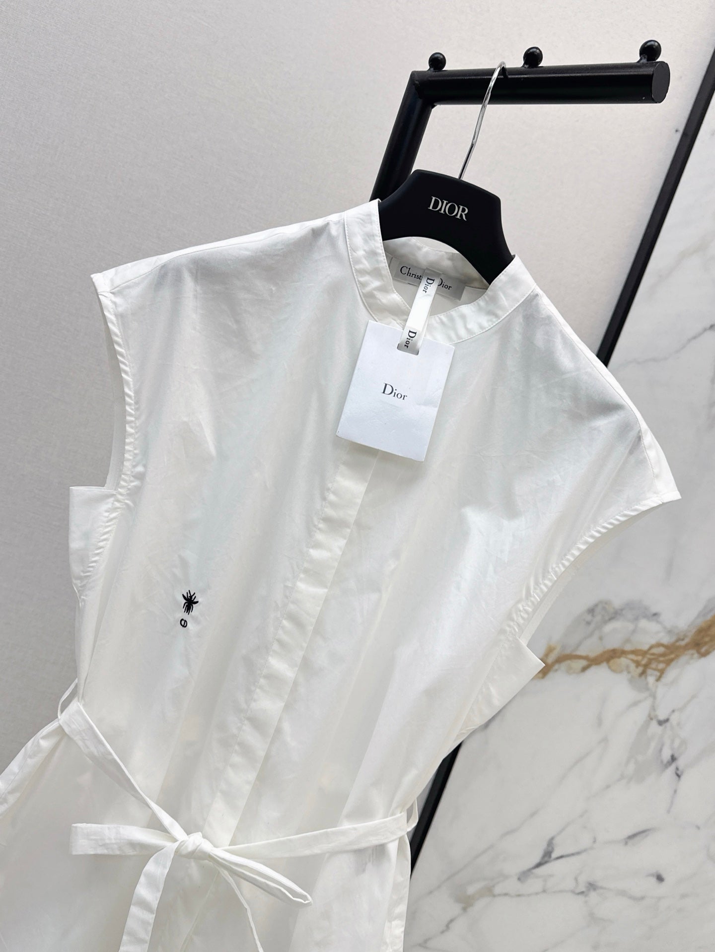 D*r 25ss sleeveless tied poplin blouse