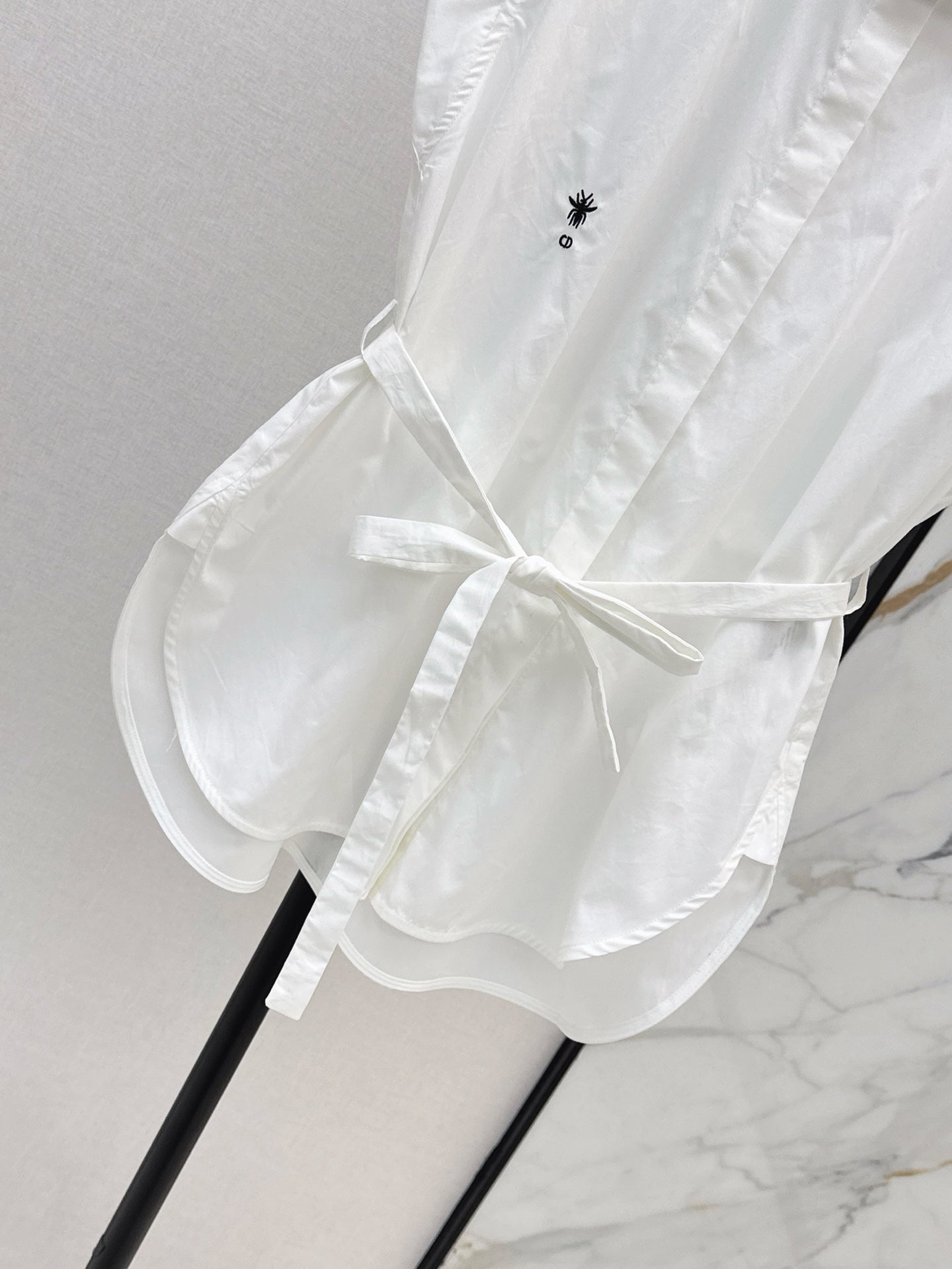 D*r 25ss sleeveless tied poplin blouse