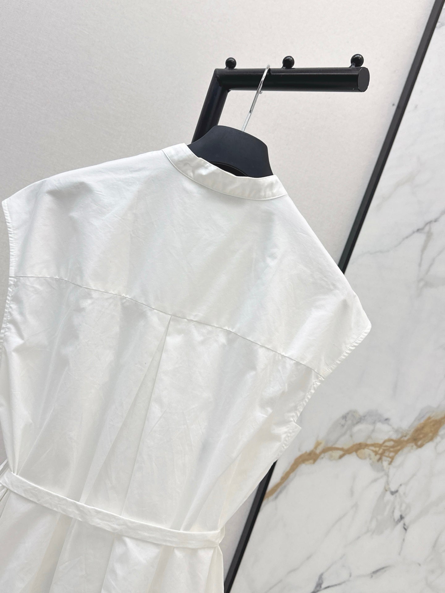 D*r 25ss sleeveless tied poplin blouse