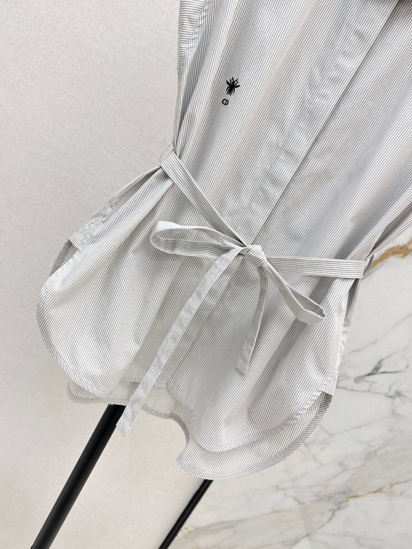 D*r 25ss sleeveless tied poplin blouse