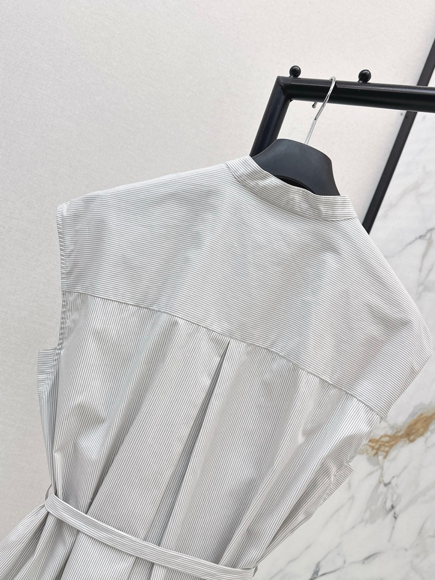 D*r 25ss sleeveless tied poplin blouse