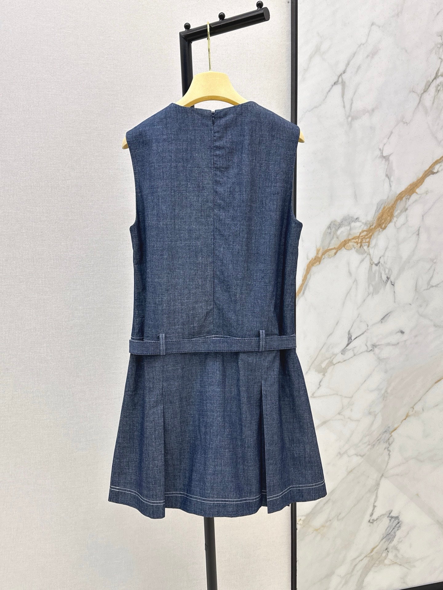 M*u 25ss belted sleeveless denim dress