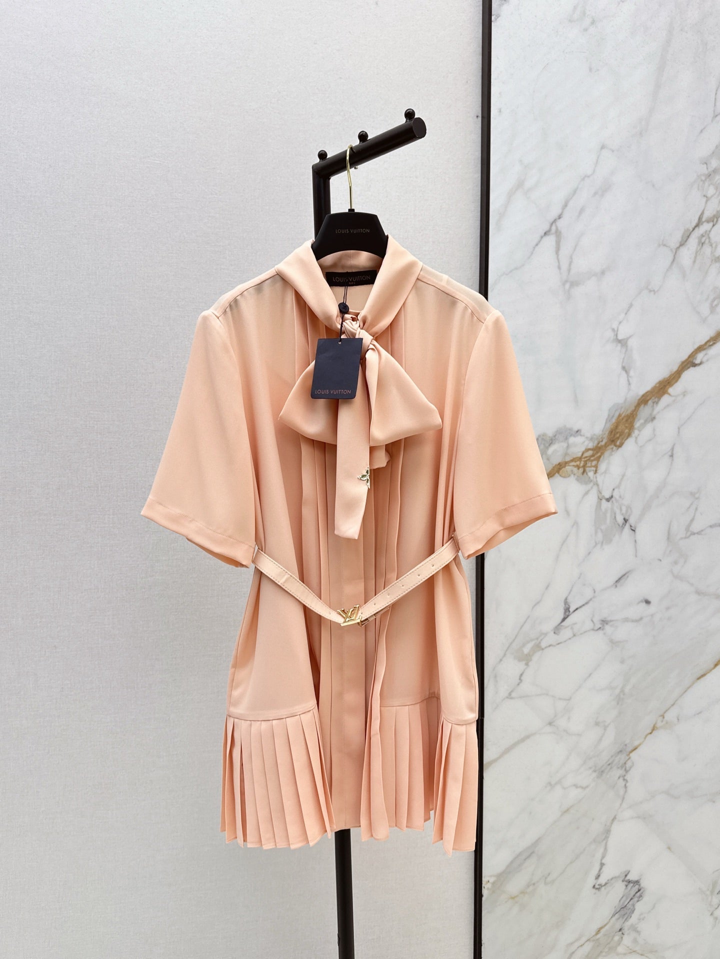 Loui* 25ss flowing bow tie pleated dress