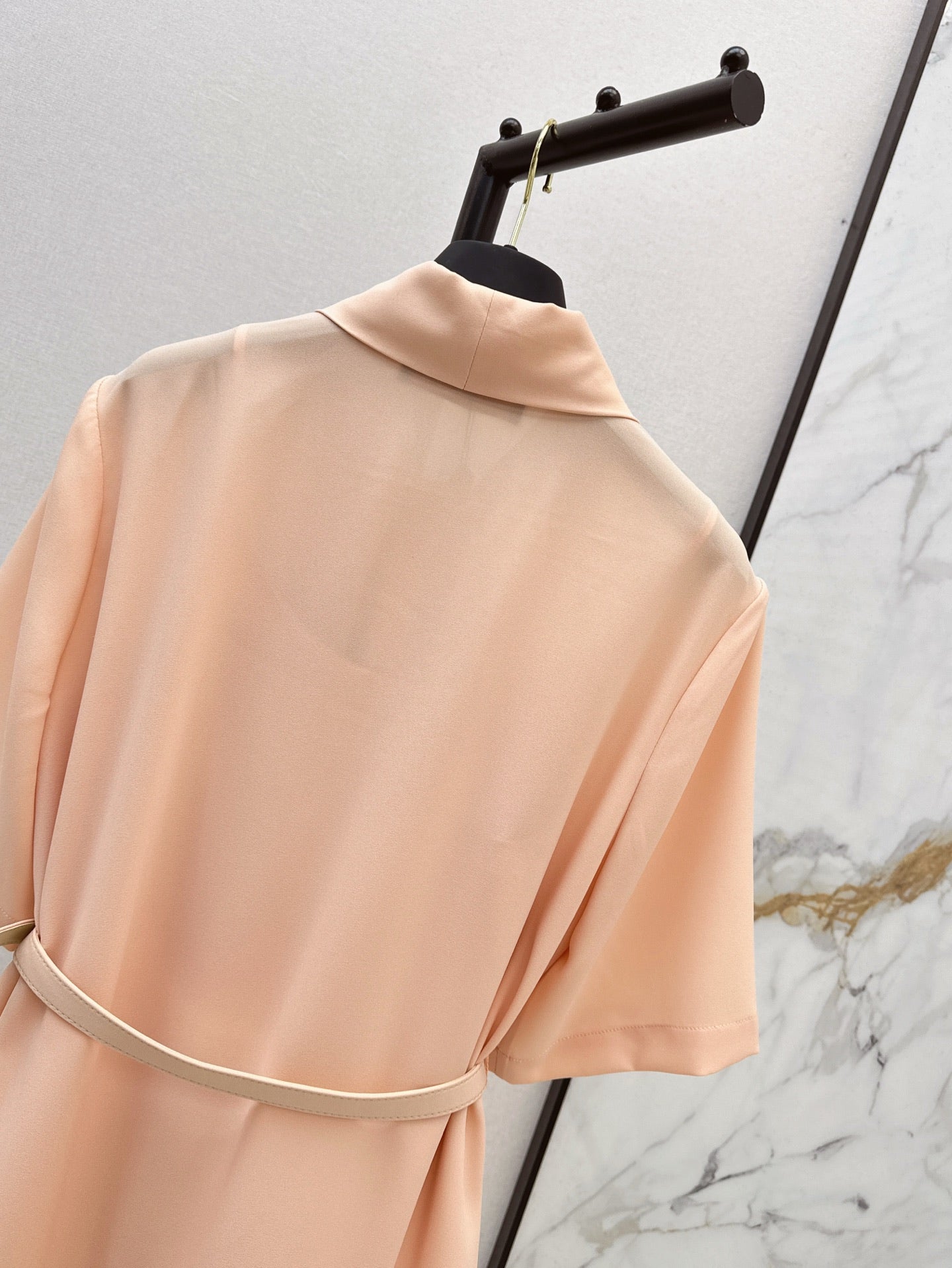 Loui* 25ss flowing bow tie pleated dress