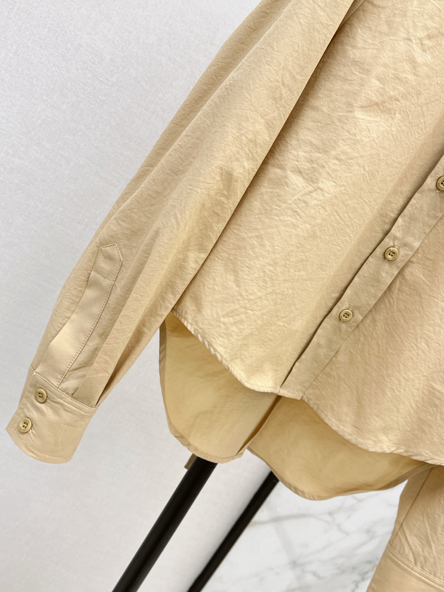 Loe* 25ss back slit tie shirt