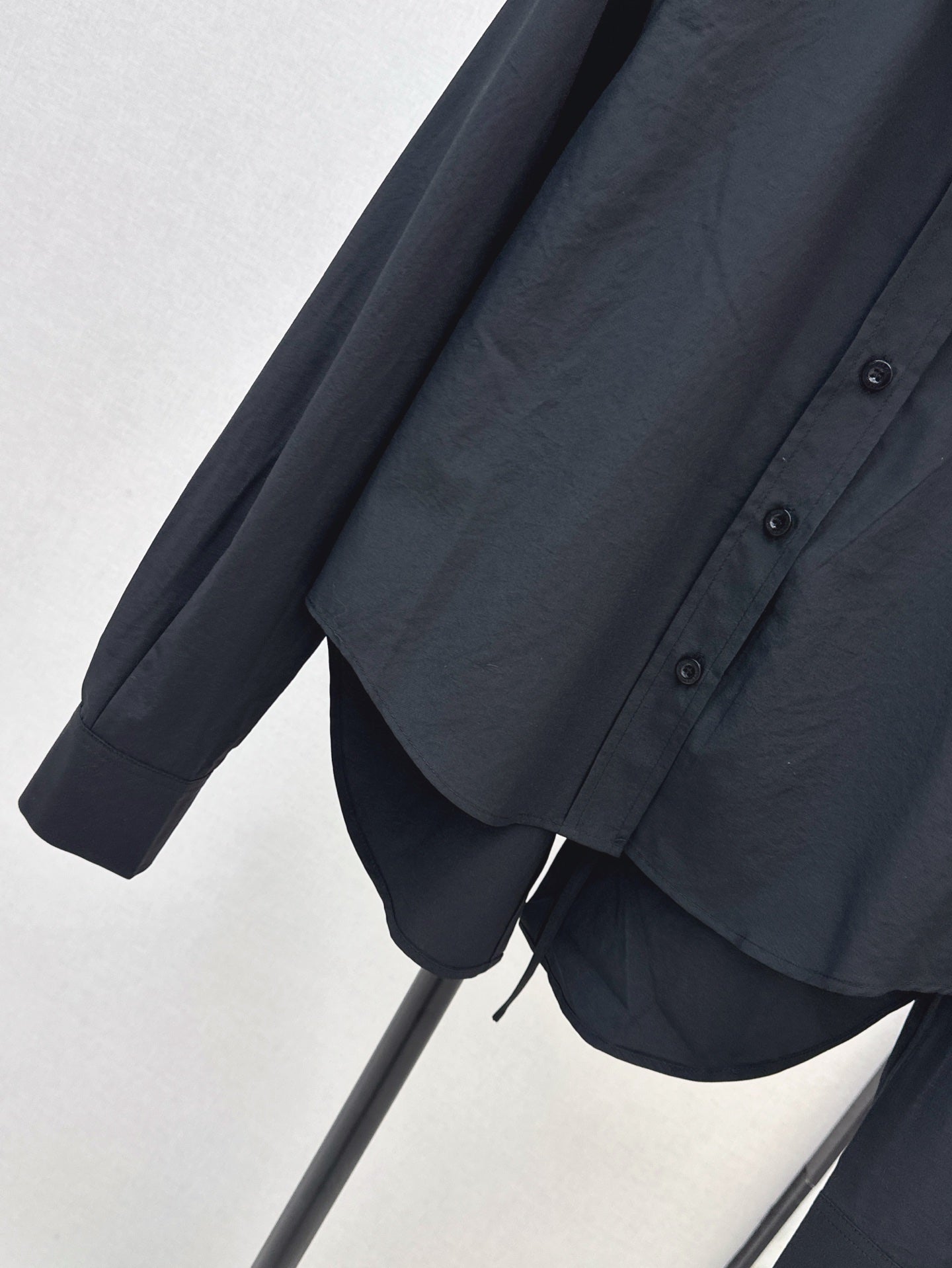 Loe* 25ss back slit tie shirt