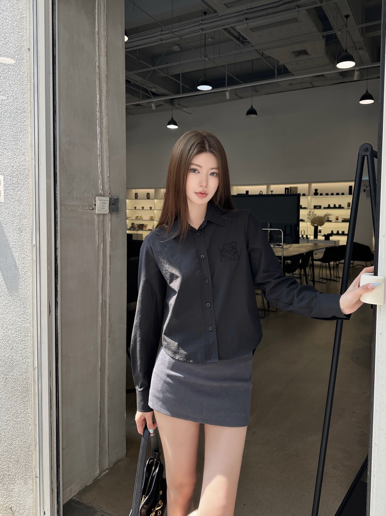 Loe* 25ss back slit tie shirt