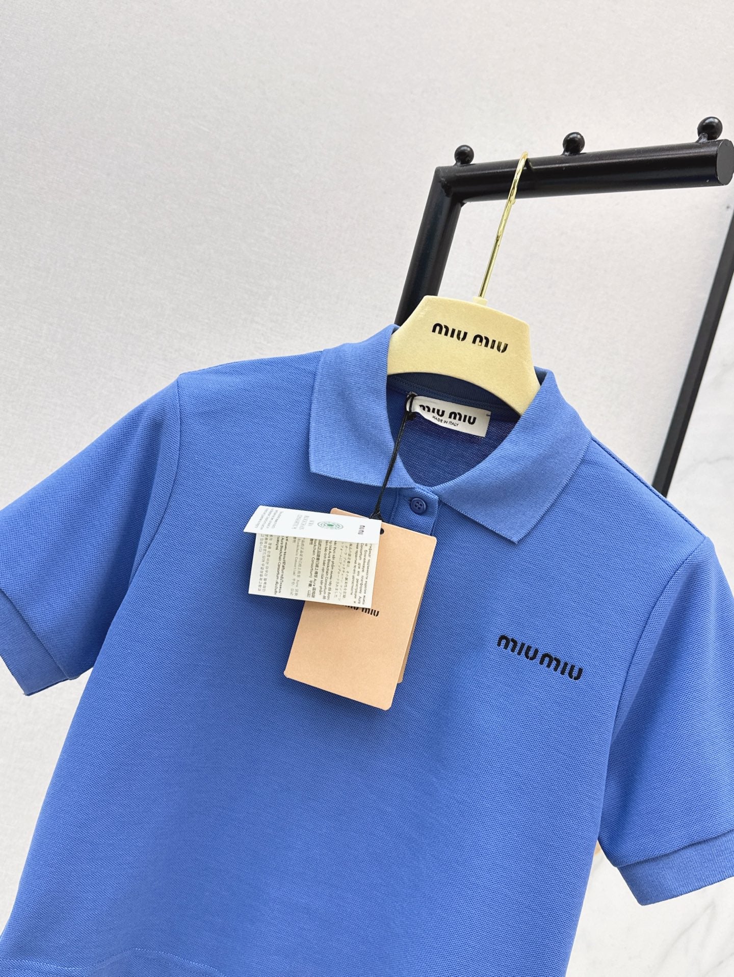 M*u 25ss embroidered crop polo shirt