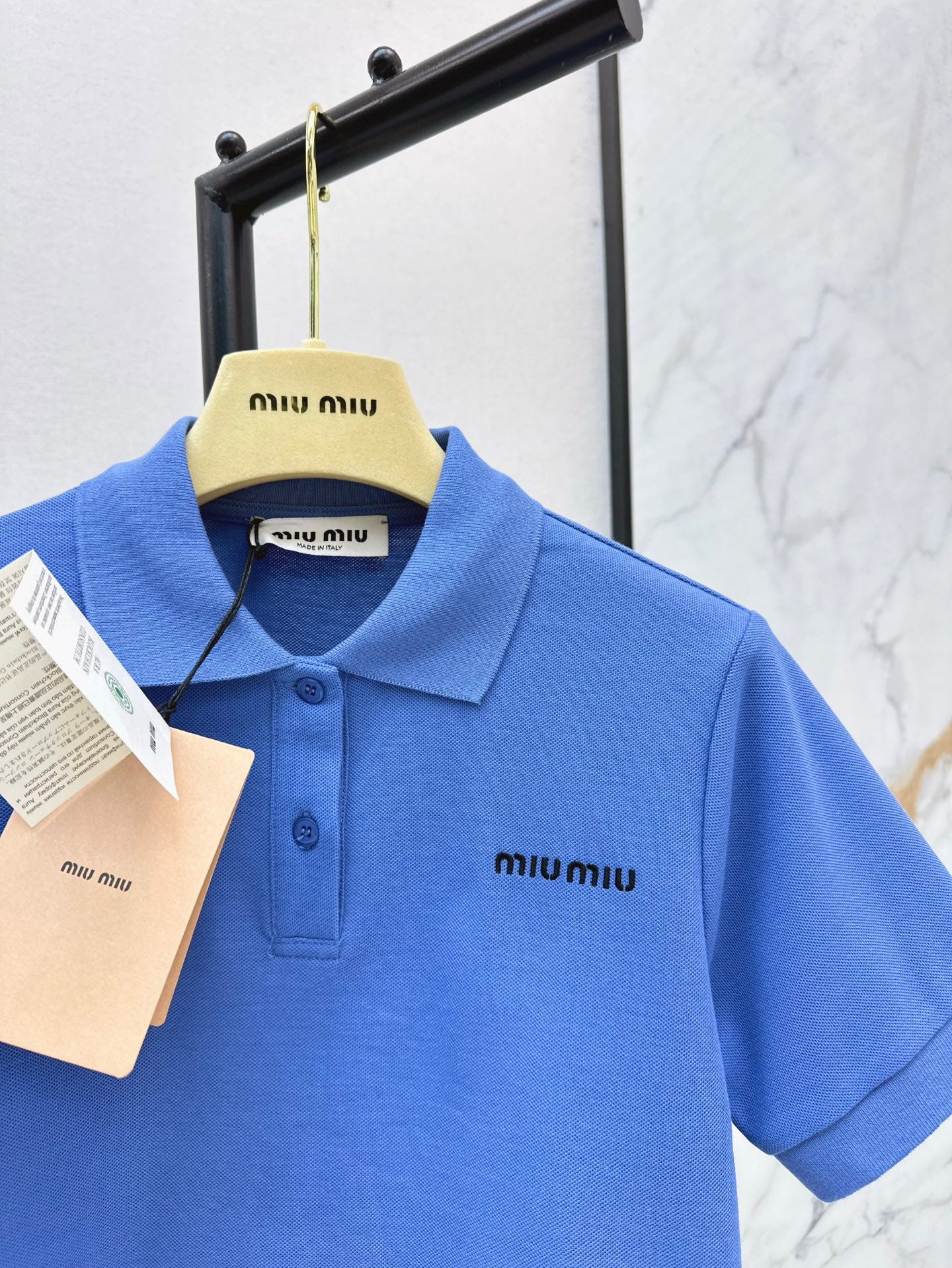 M*u 25ss embroidered crop polo shirt