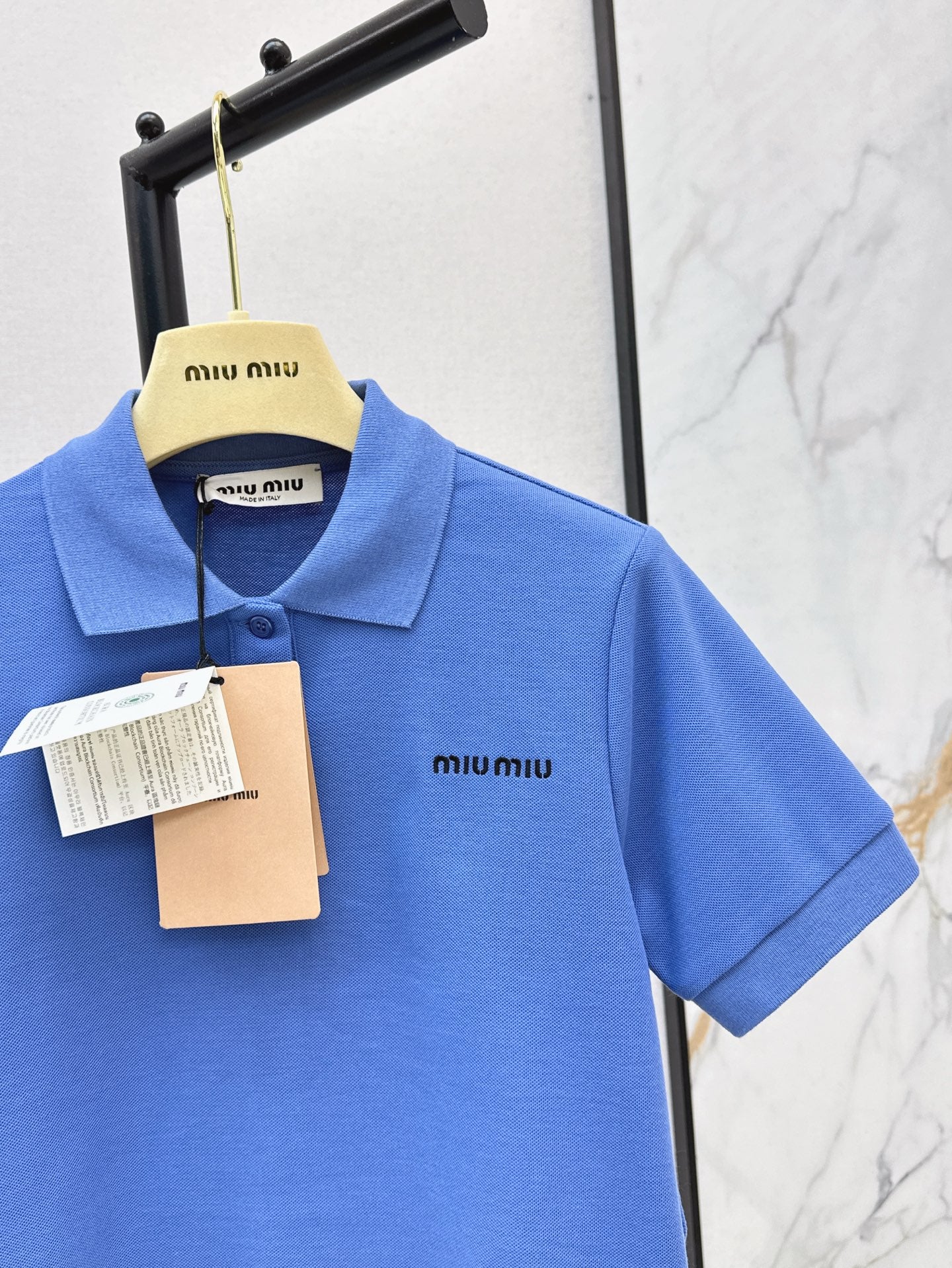 M*u 25ss embroidered crop polo shirt