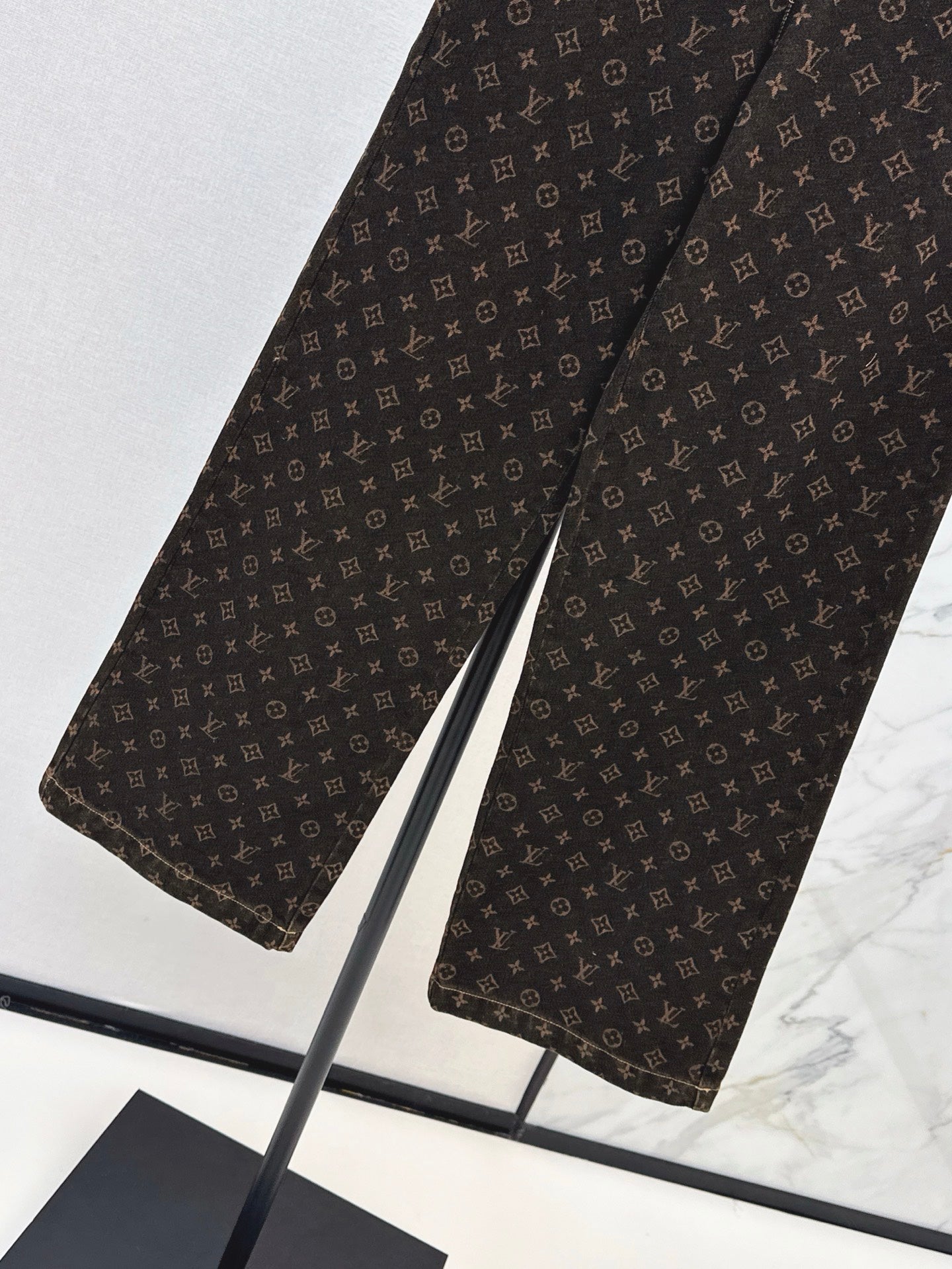 Loui* 25ss monogram straight-cut jeans