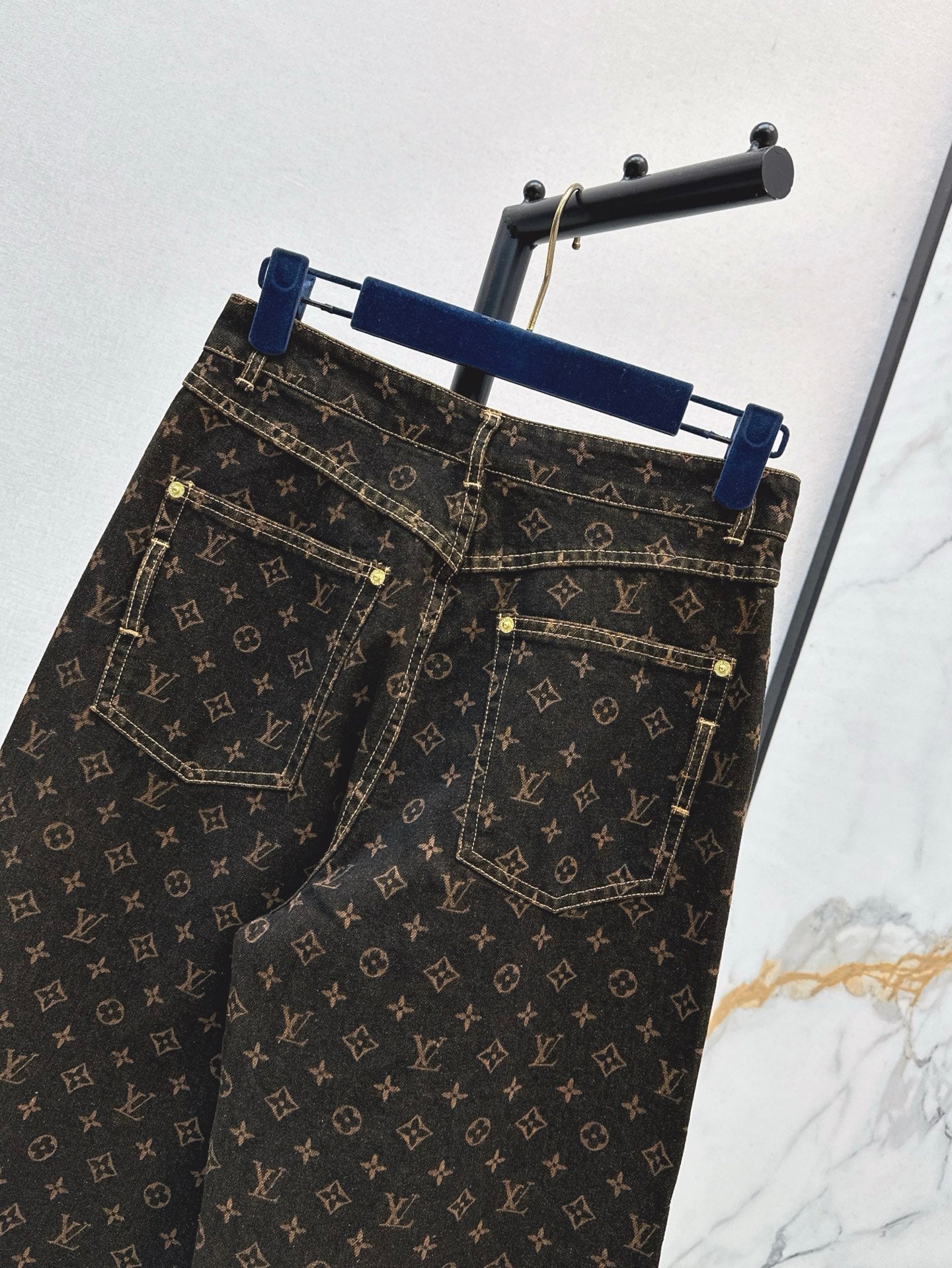 Loui* 25ss monogram straight-cut jeans