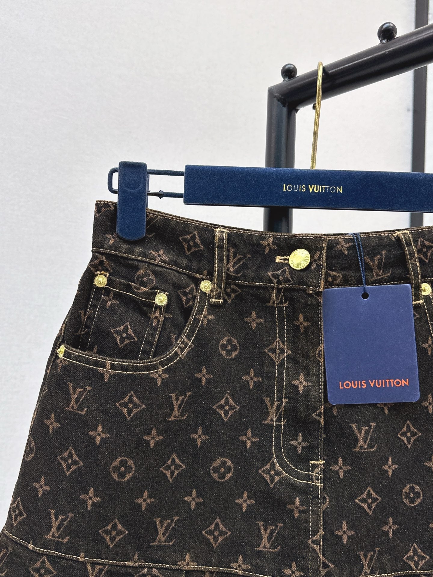 Loui* 25ss monogram denim pleated miniskirt