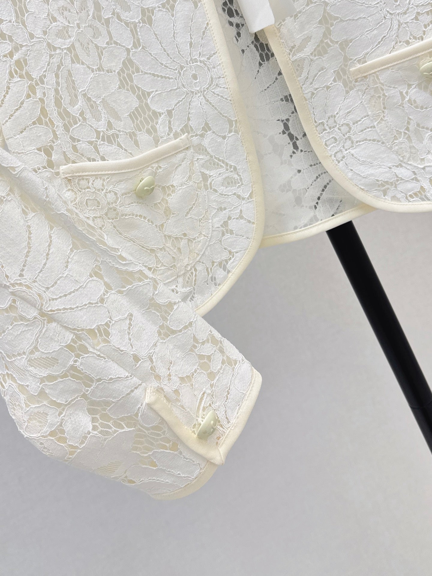 Cel* 25ss floral embroidered lace crop jacket