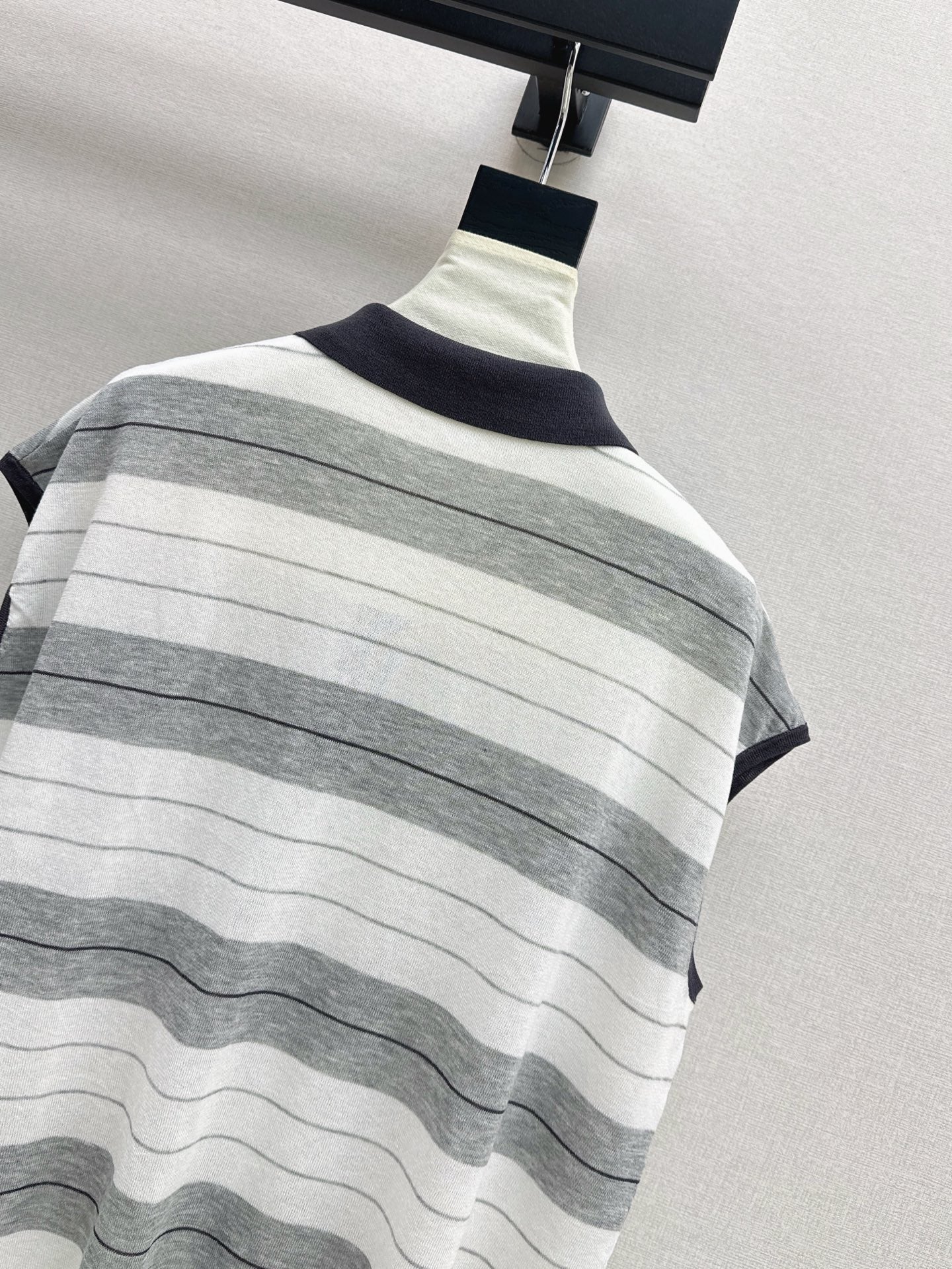 Cel* 25ss short-sleeve knitted top