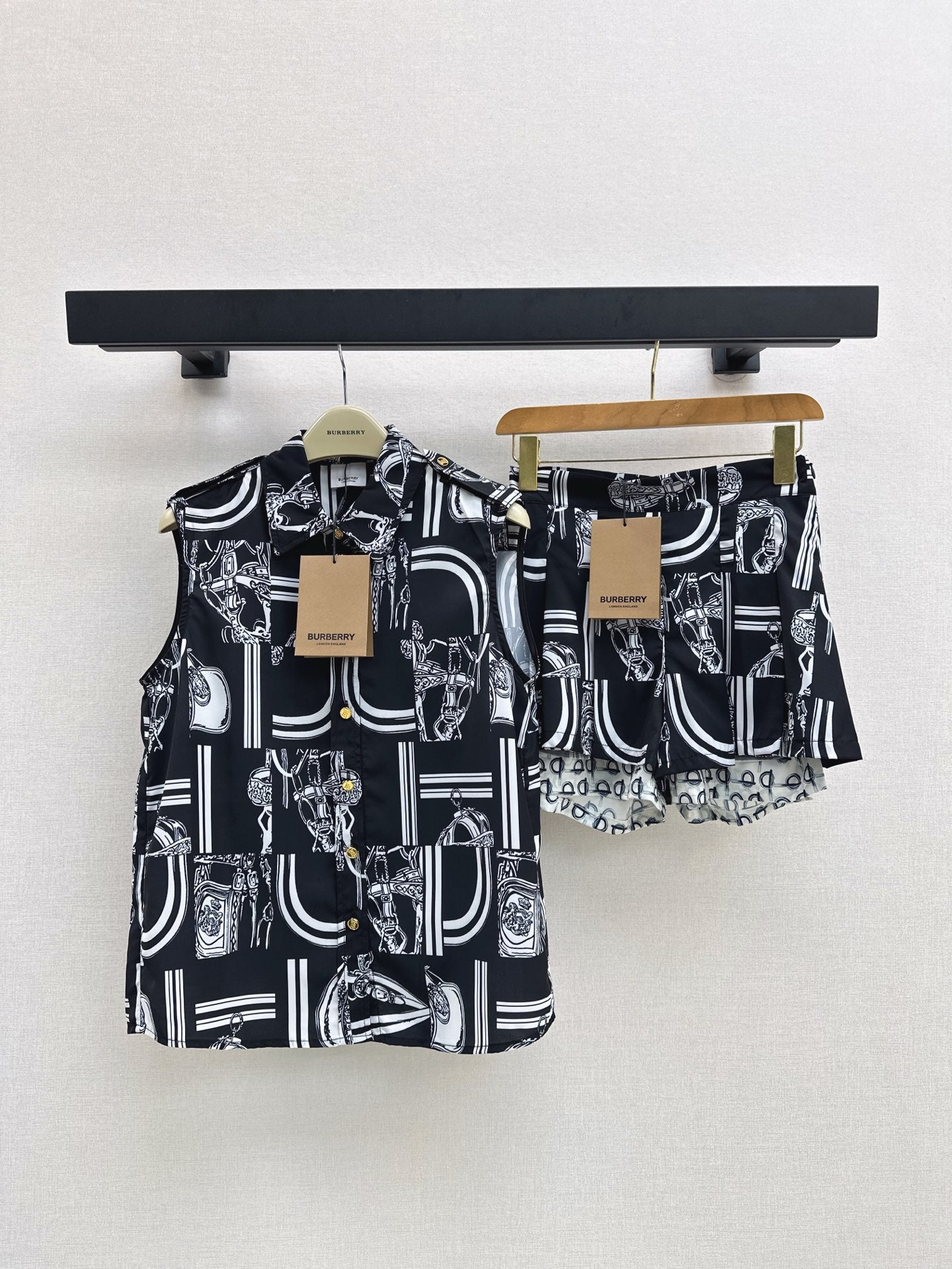 Bur* 25ss printed sleeveless shirt and skirt suit