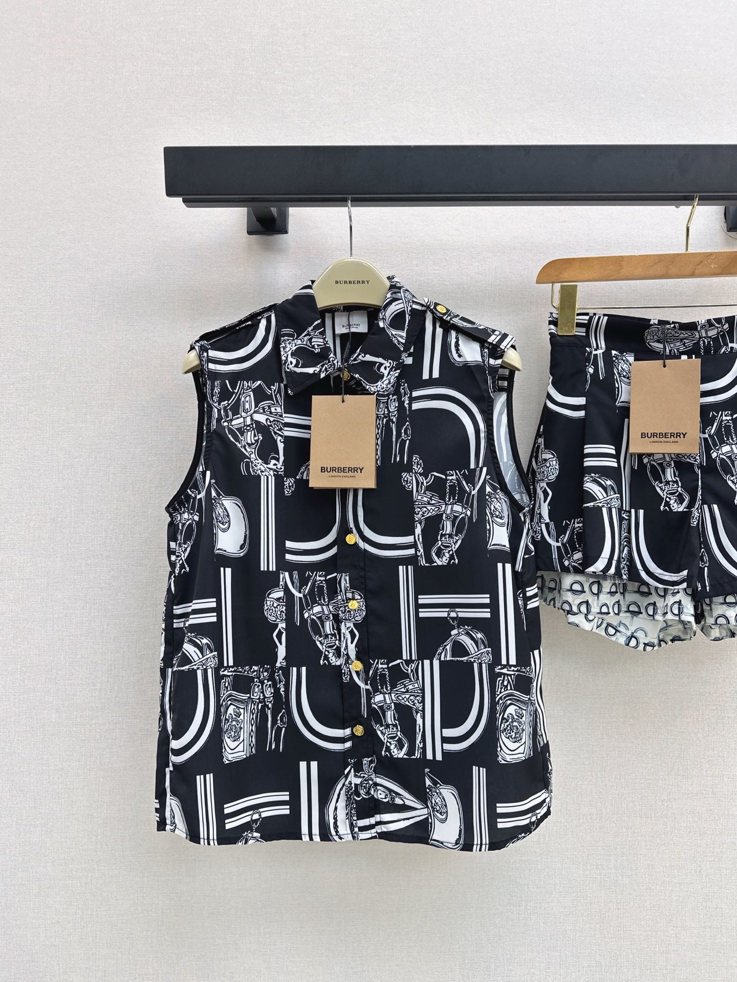 Bur* 25ss printed sleeveless shirt and skirt suit