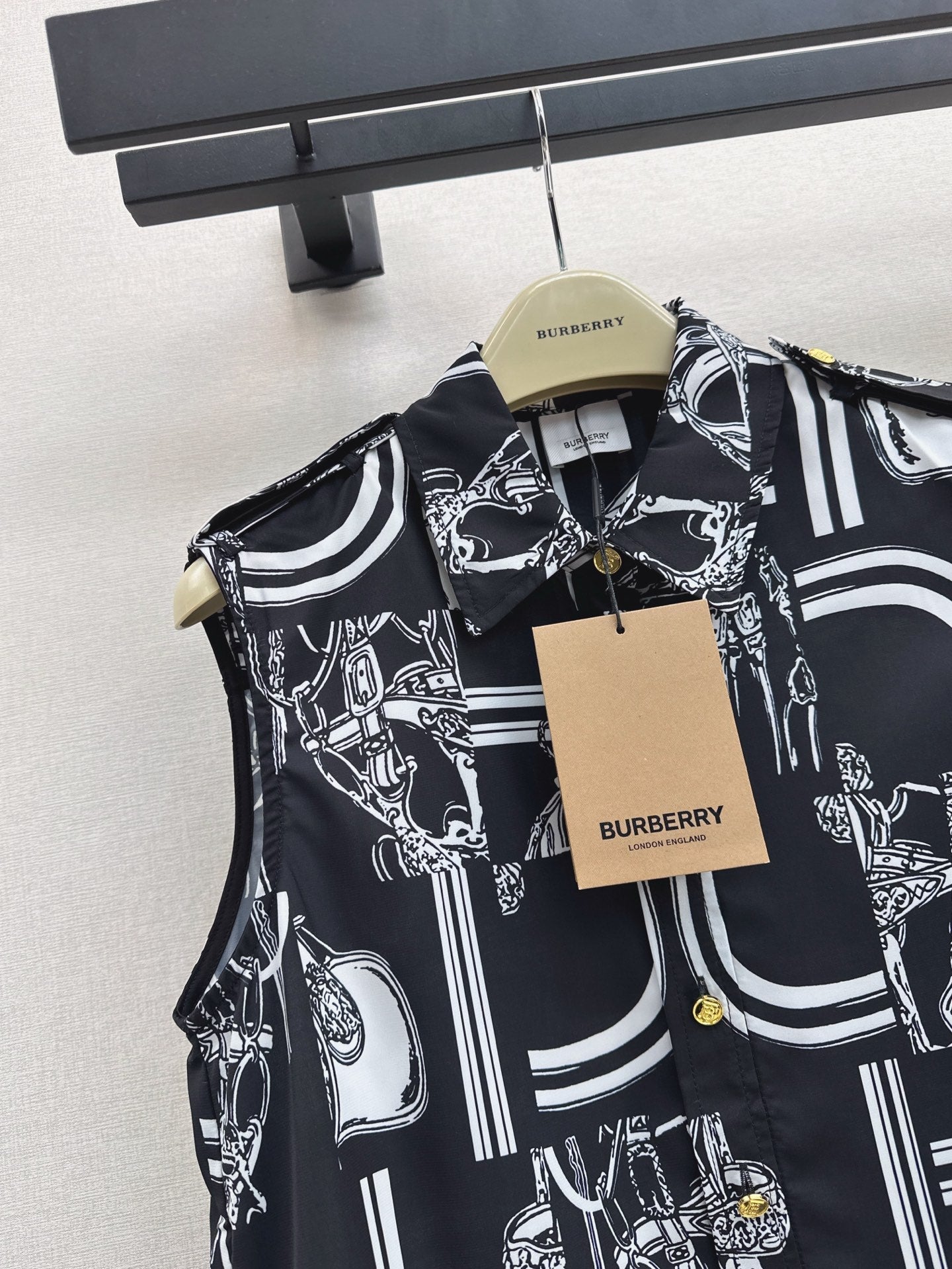 Bur* 25ss printed sleeveless shirt and skirt suit