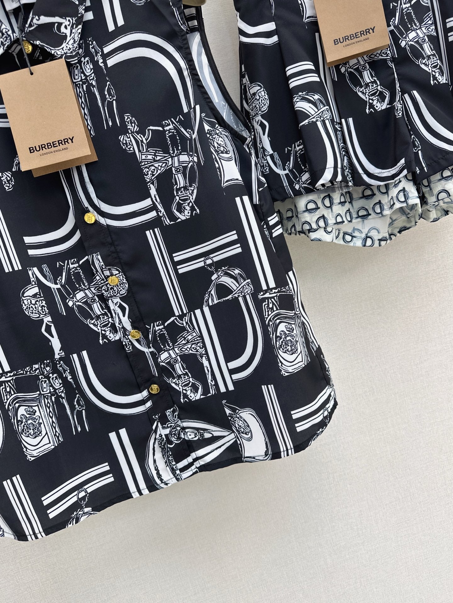 Bur* 25ss printed sleeveless shirt and skirt suit