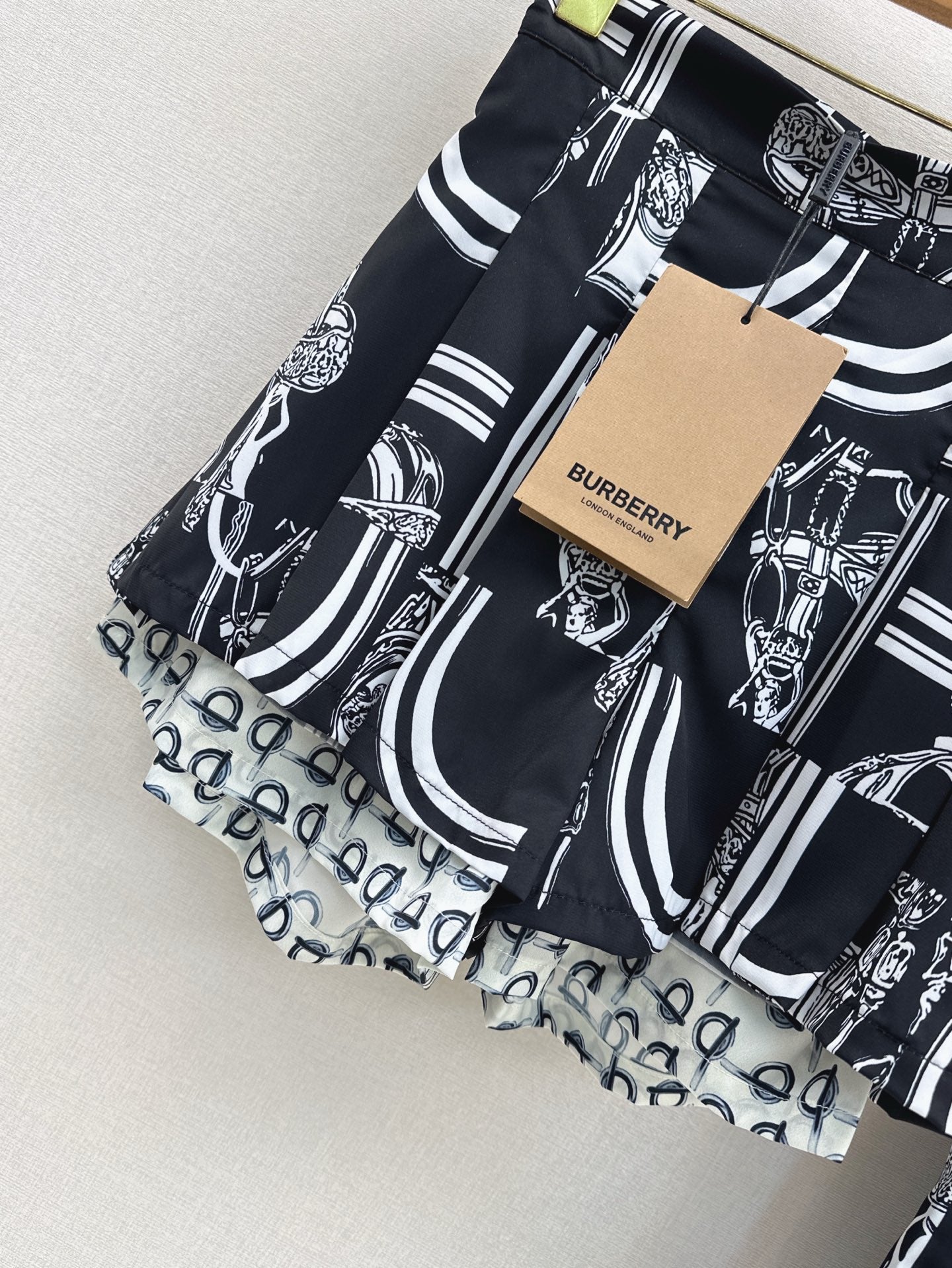 Bur* 25ss printed sleeveless shirt and skirt suit