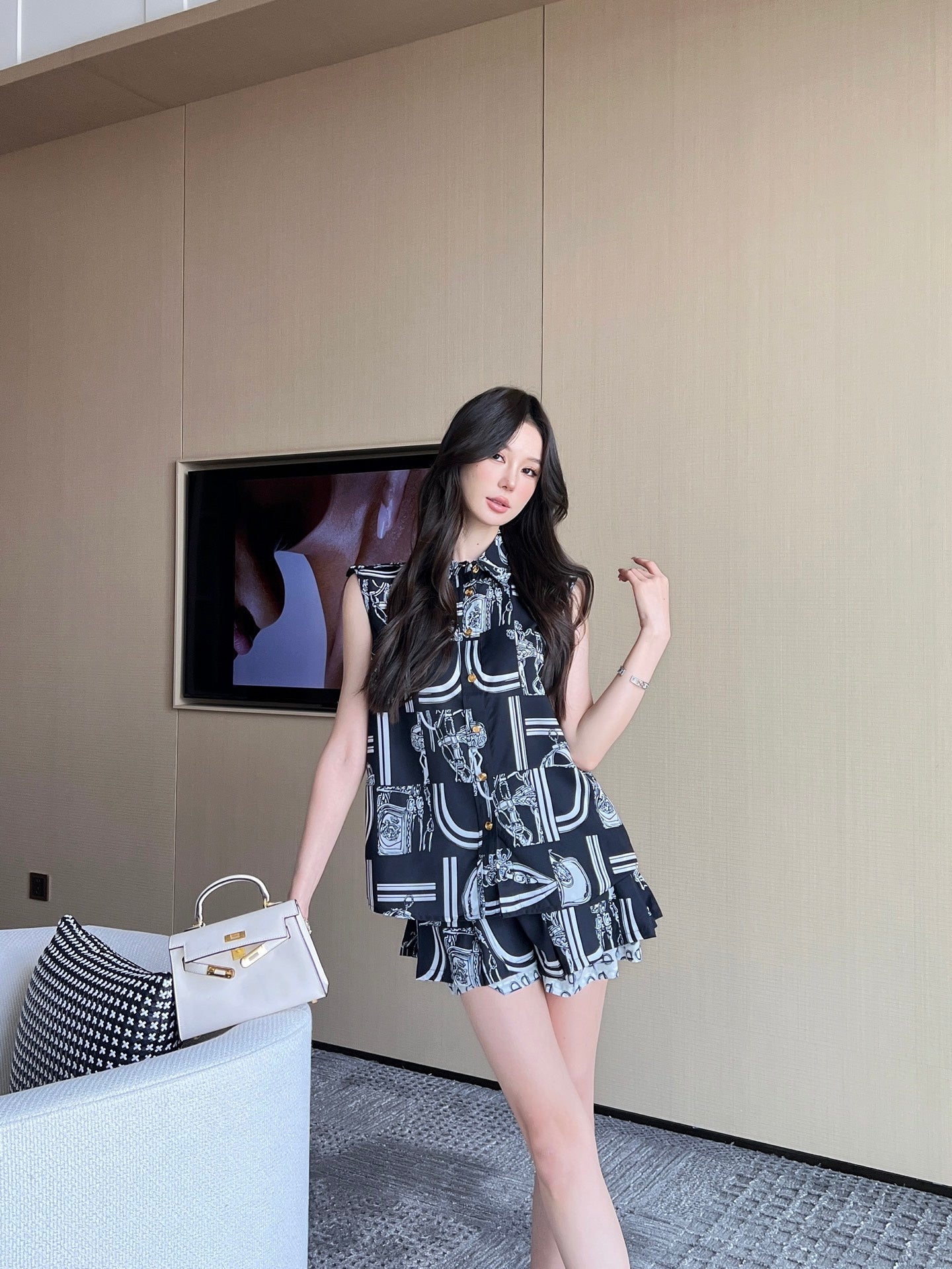 Bur* 25ss printed sleeveless shirt and skirt suit