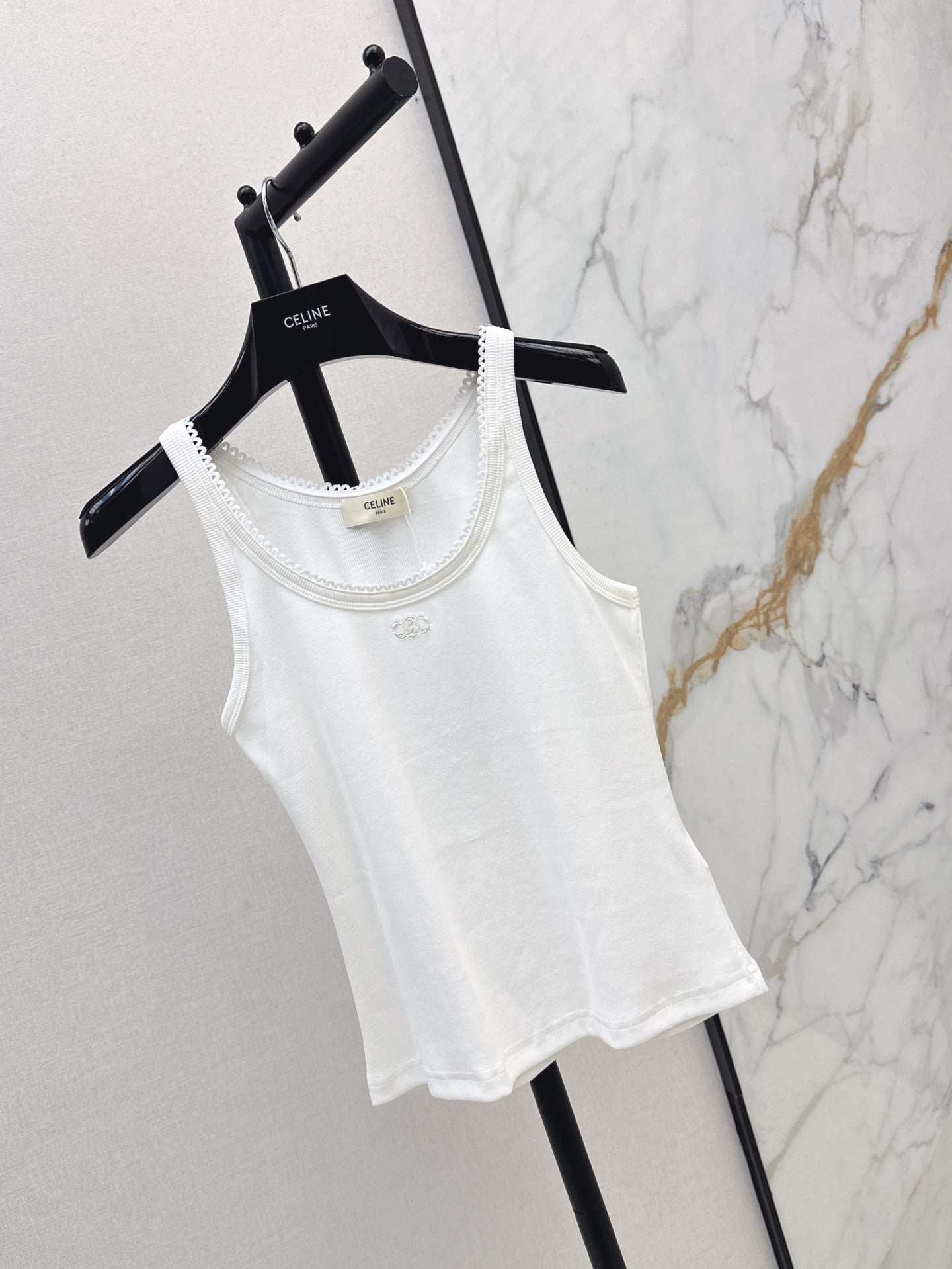 Cel* 25ss lace trim cotton vest