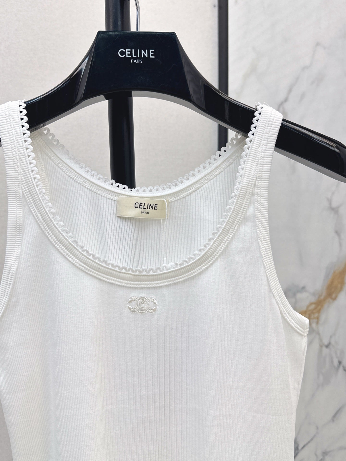 Cel* 25ss lace trim cotton vest