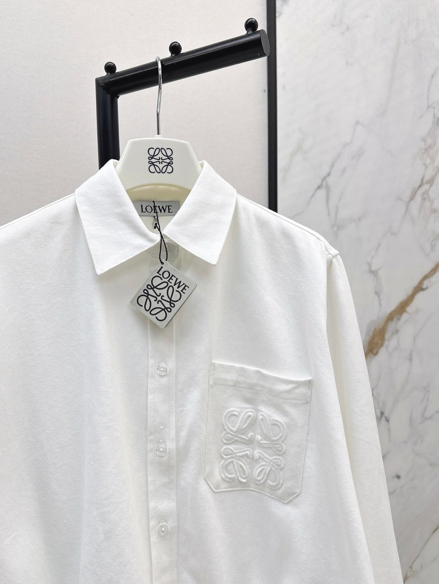 Loe* 25ss split back denim shirt