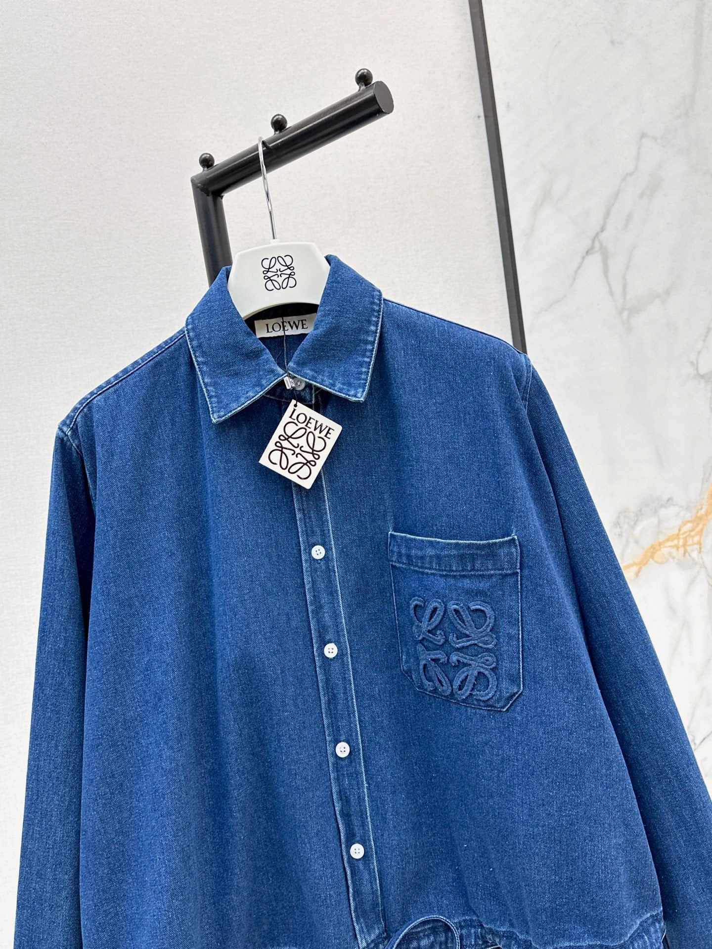 Loe* 25ss split back denim shirt