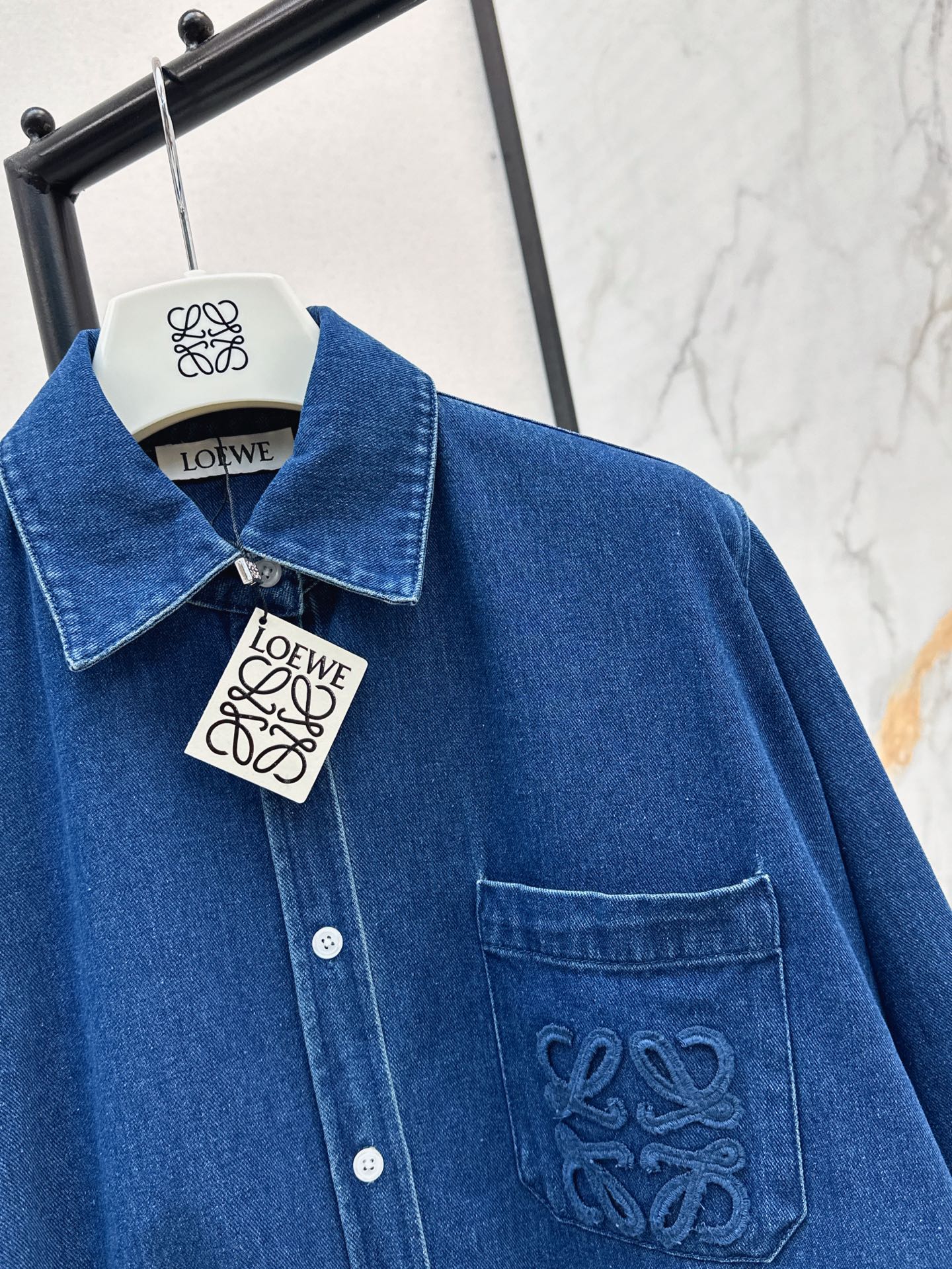 Loe* 25ss split back denim shirt